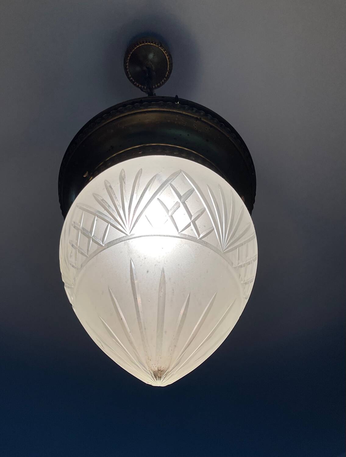 Vintage pendant light in chiseled glass and brass