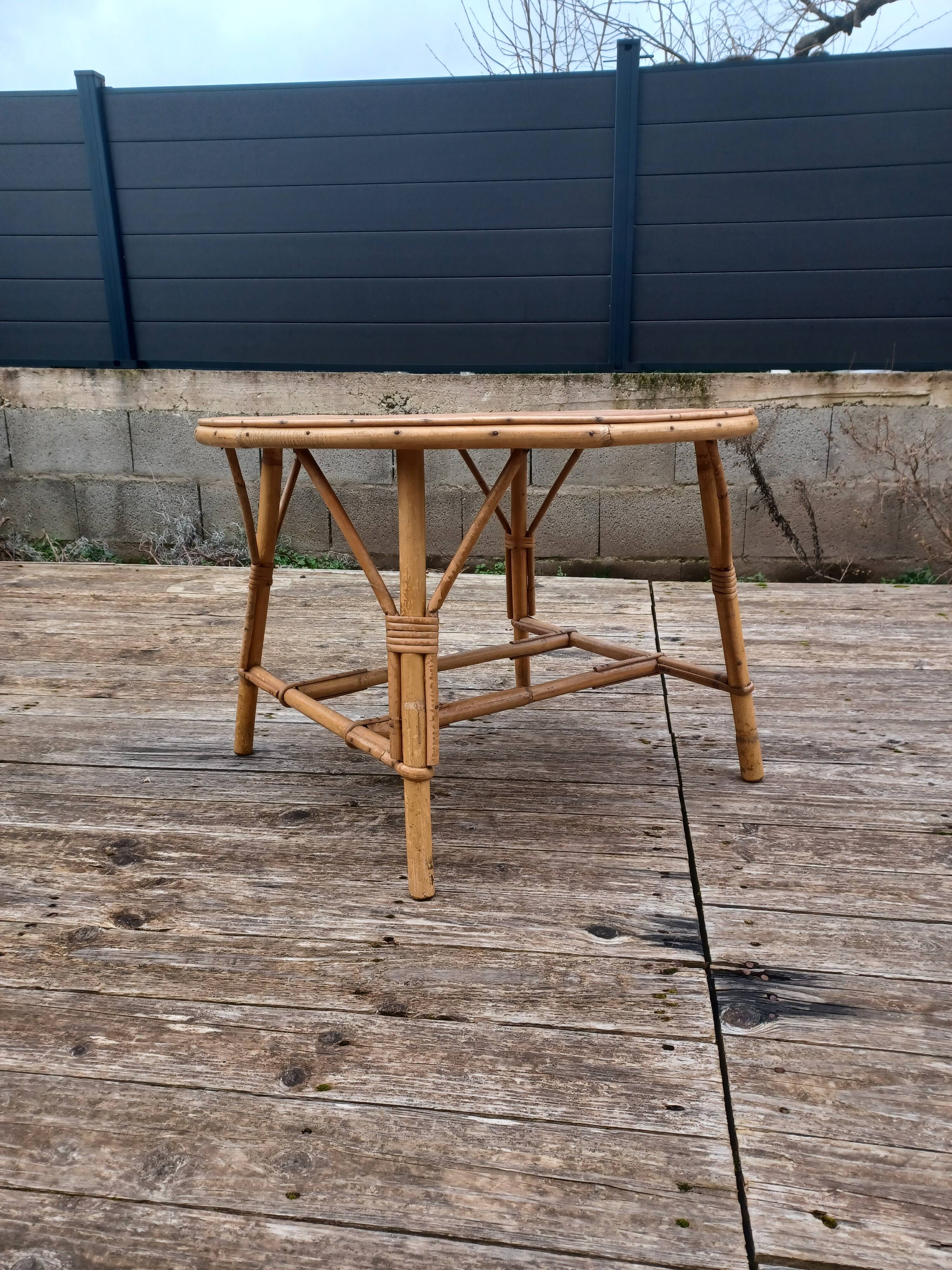 Vintage coffee table in bamboo and rattan.