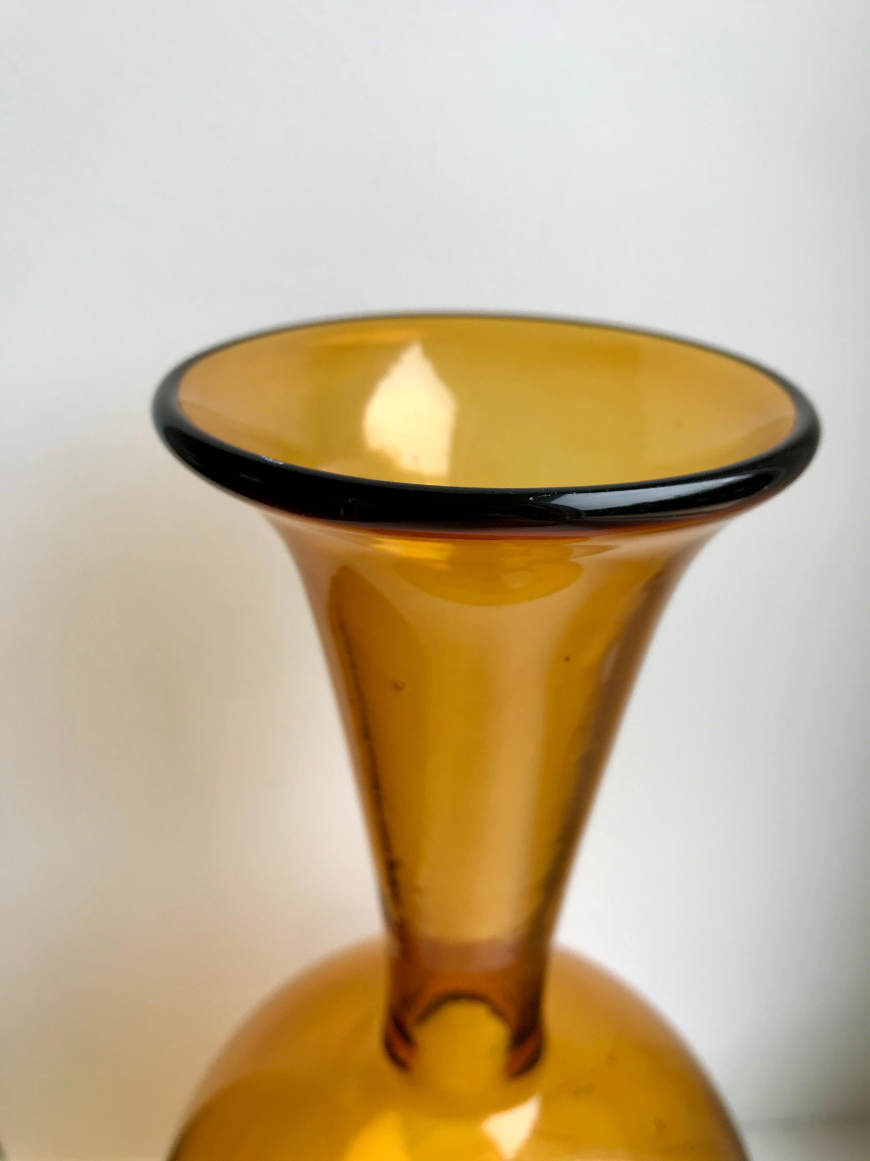 Modernist design vase in amber glass 70s