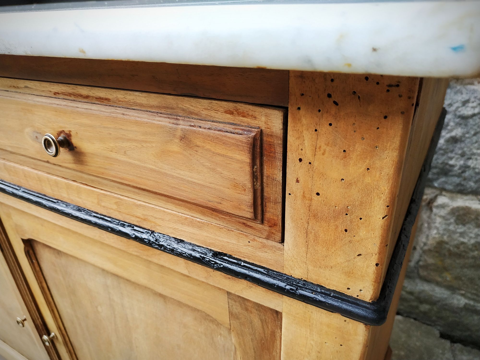 Old toilet table bahut