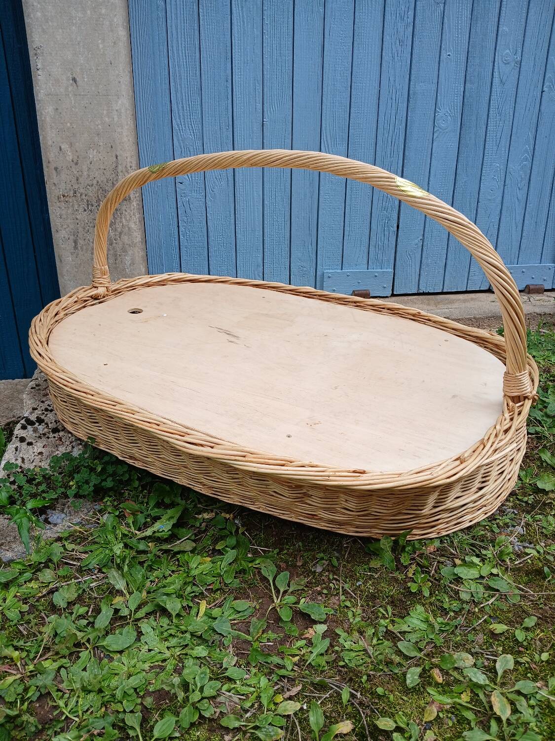 Wicker pastry basket