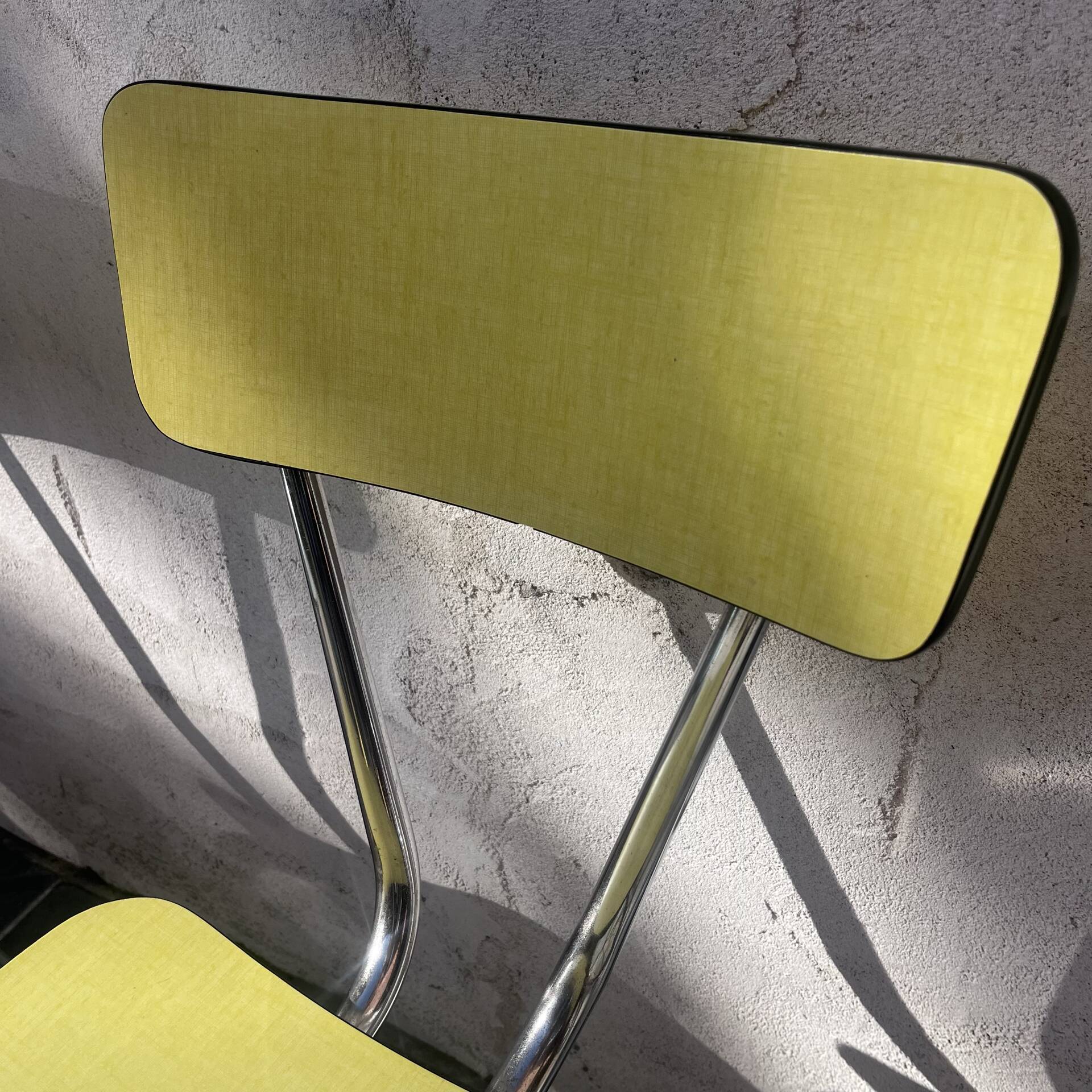 4 chaises en formica