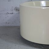 Important cylindrical planter in cream lacquered fiberglass, circa 1970