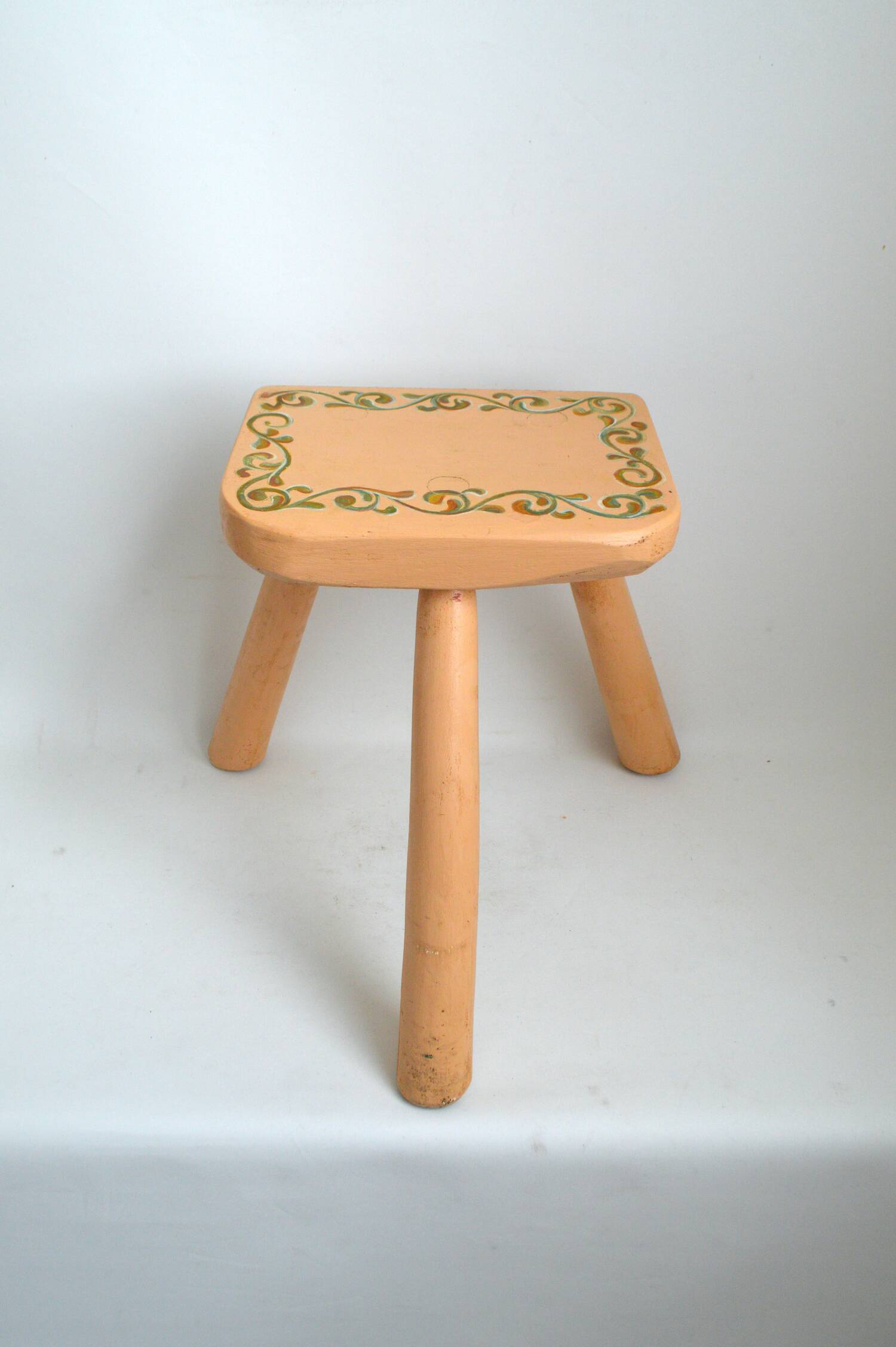 Tripod milking stool