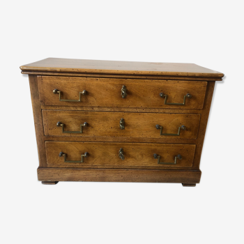 Small jewelry chest of drawers