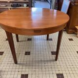 Table ronde en bois avec rallonges intégrées