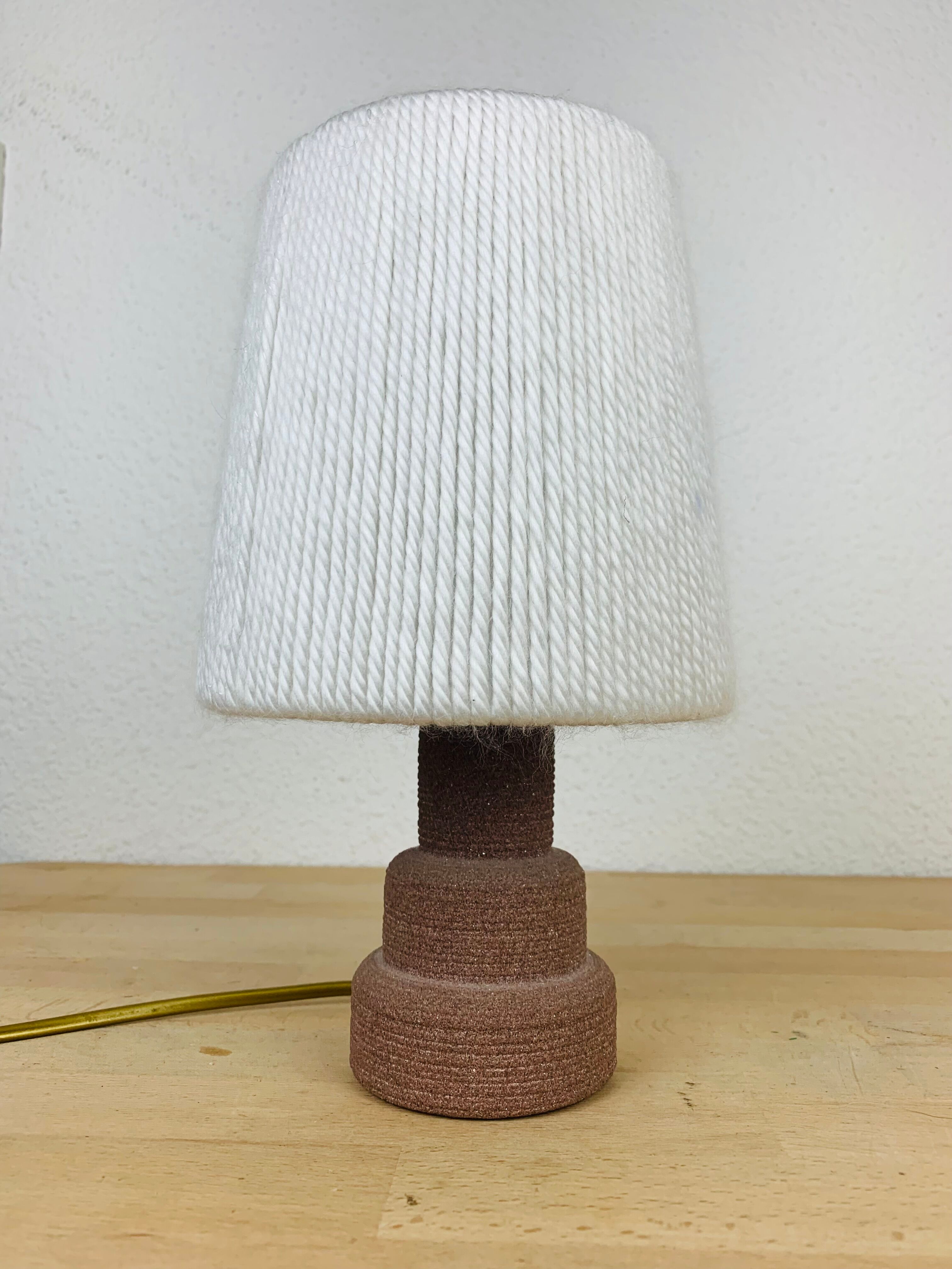 Brutalist lamp in pink sandstone and wool lampshade