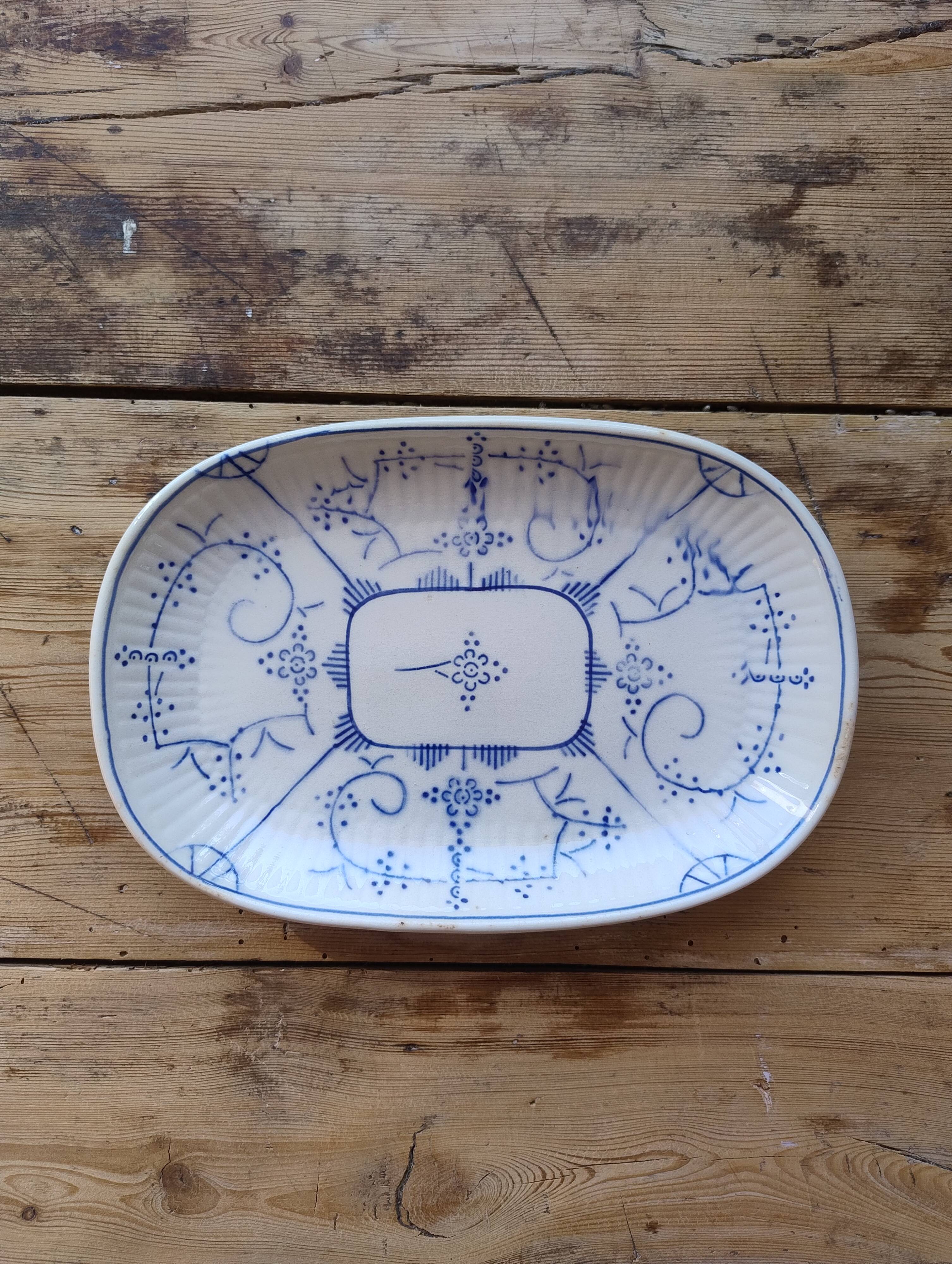 Beautiful dish / praline with Copenhagen decoration from the Boch L factory.