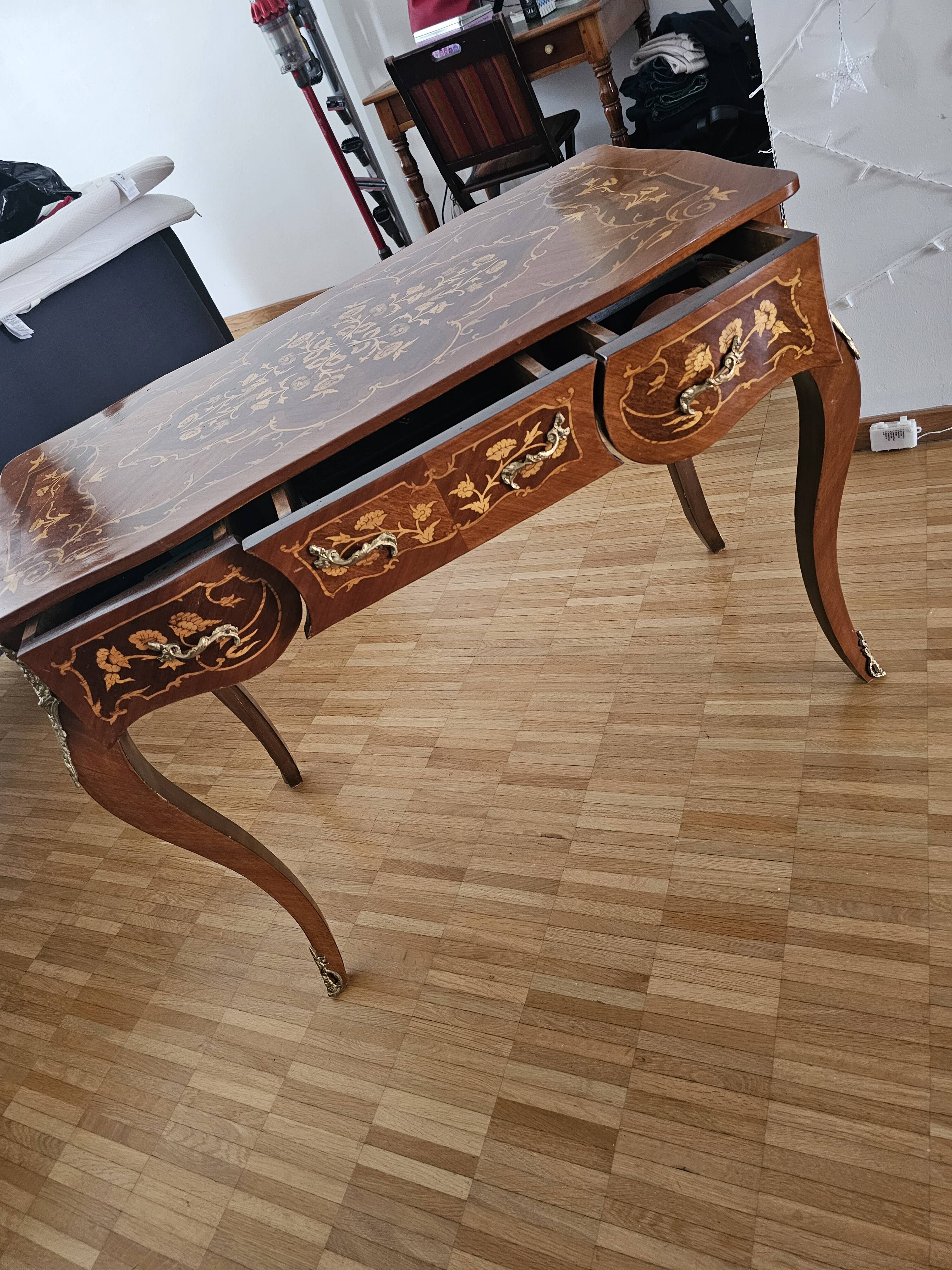 Bureau de style Baroque, 3 tiroirs