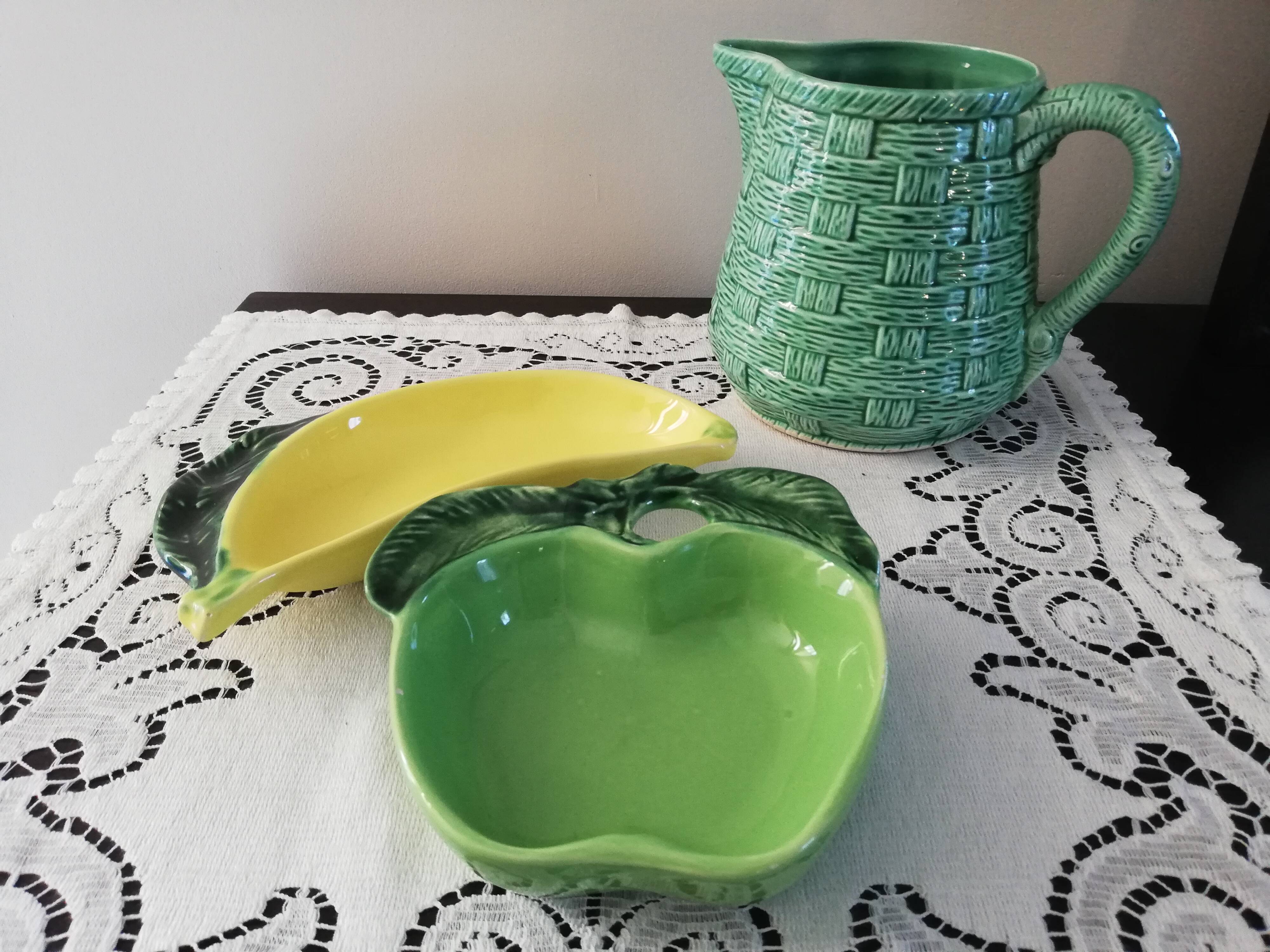 Lot 2 slip ceramic cups