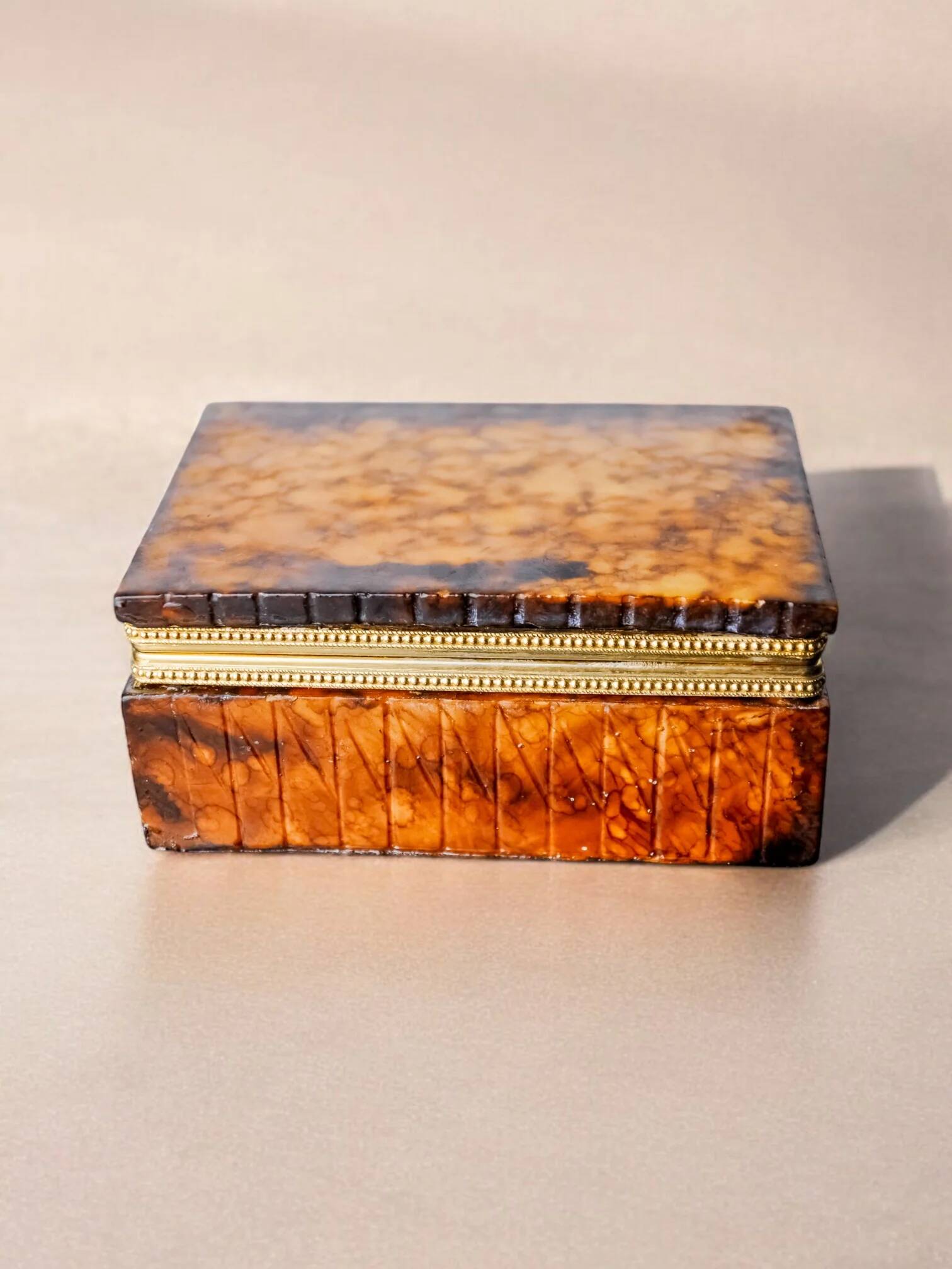 Boîte de vanité imitant l'albâtre de style Régence par Romano Bianchi, Italie, années 1970