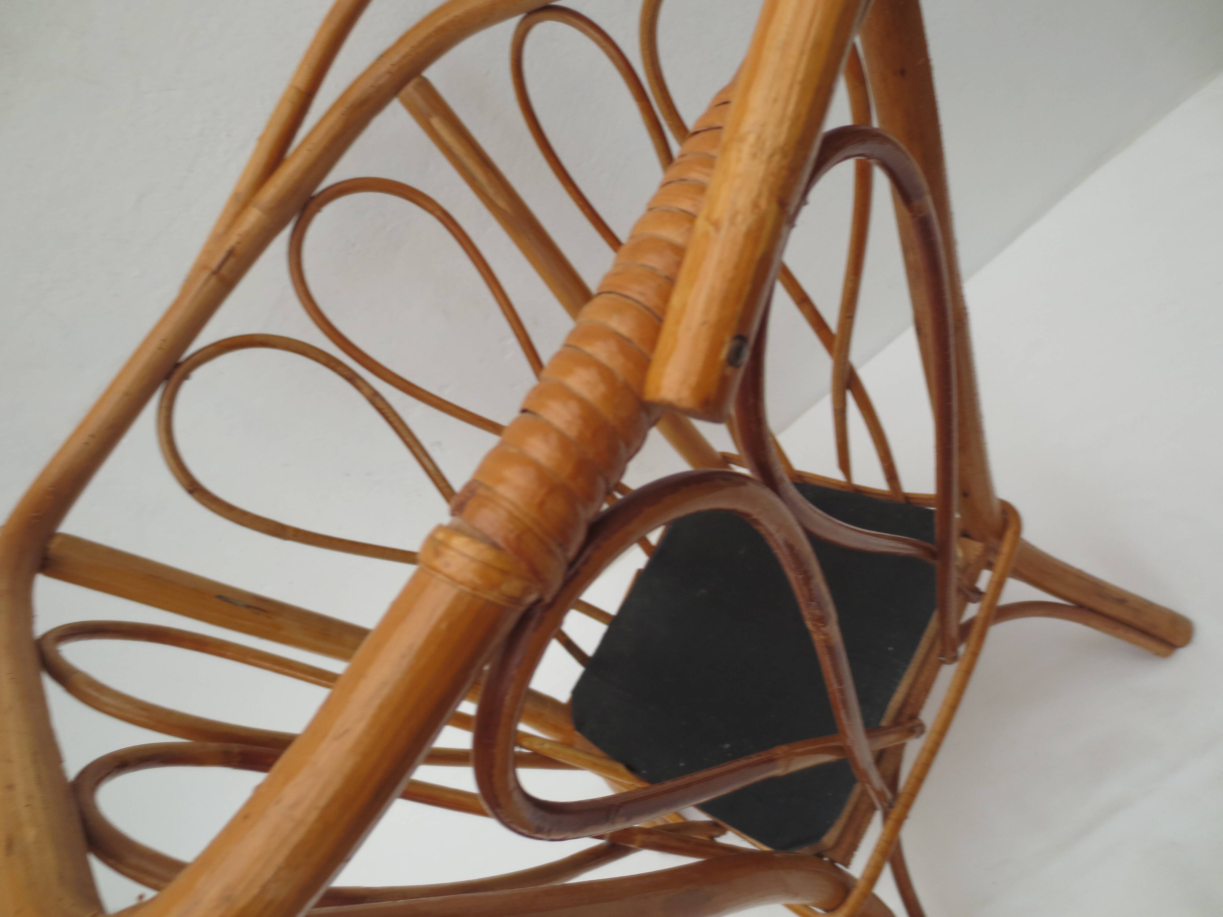 Square work basket on light varnished wicker legs, with handle