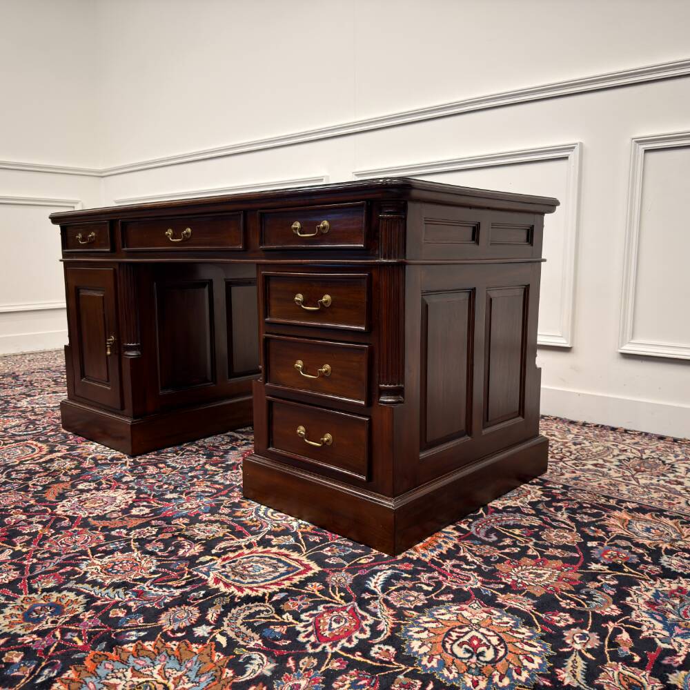 Bureau classique anglais avec cuir vert