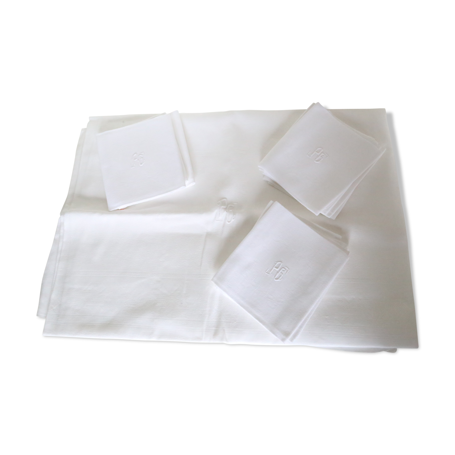 Rectangular damask cotton case and its 11 towels, PG monogram, vintage