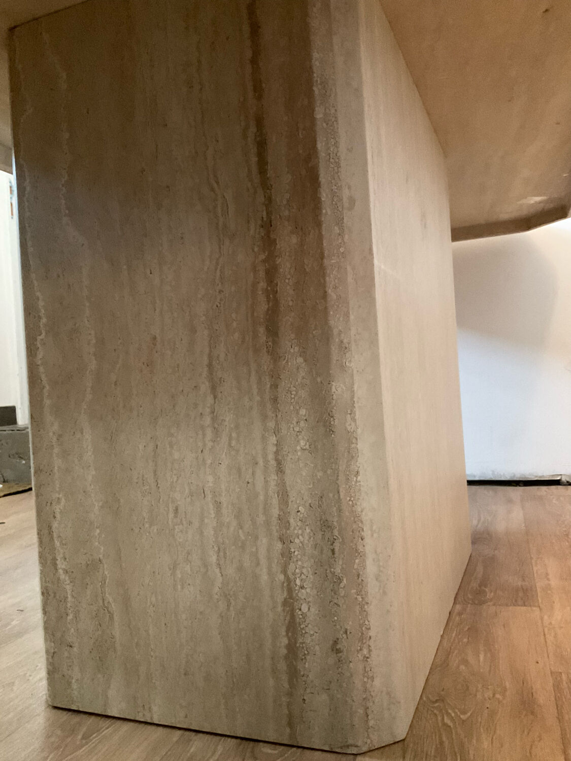 Travertine dining table 6/8 people