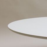 Table basse tulipe ovale blanche des années 1960 par Maurice Burke pour Arkana Uk
