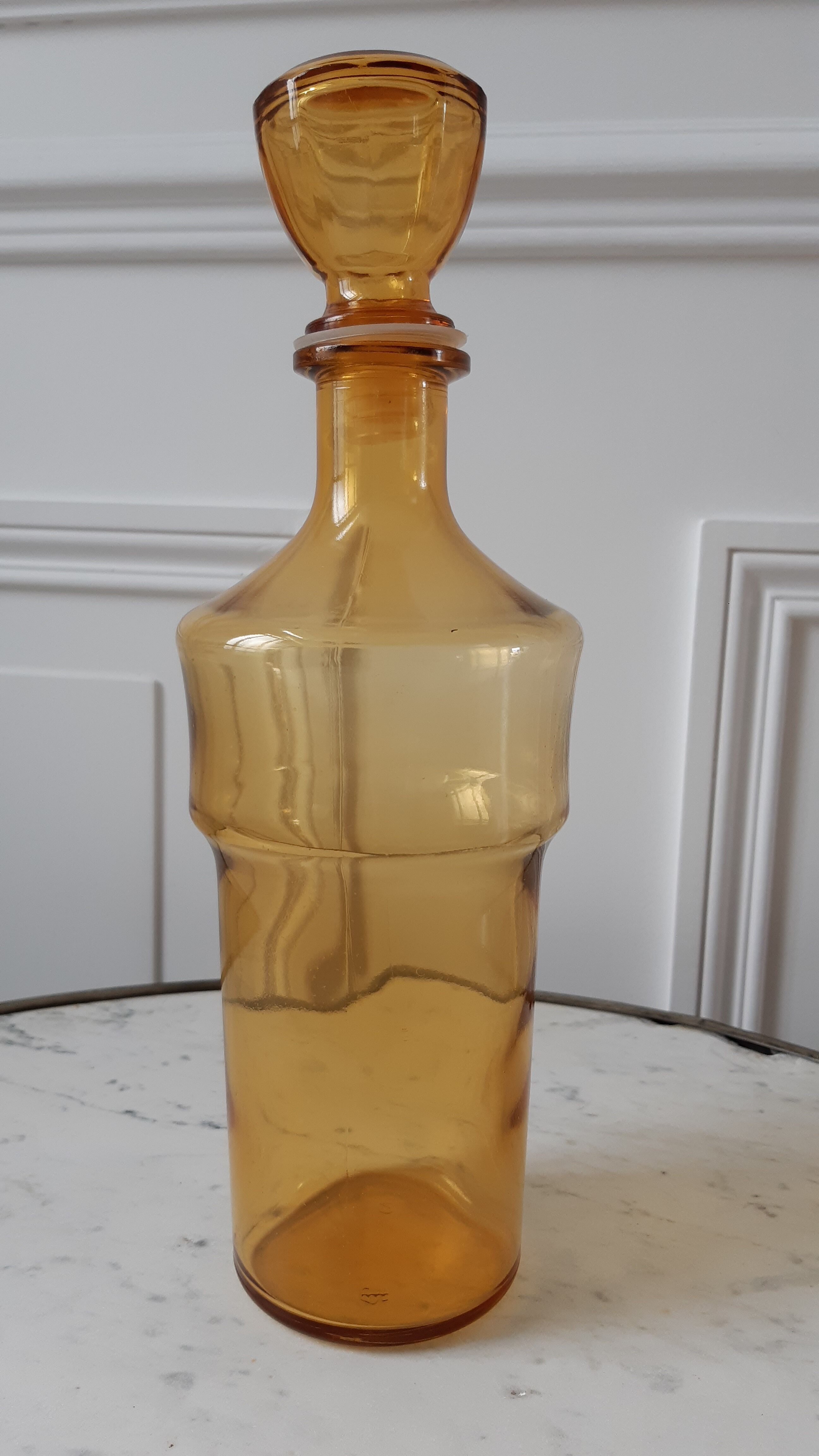 Carafe en verre ambré années 70