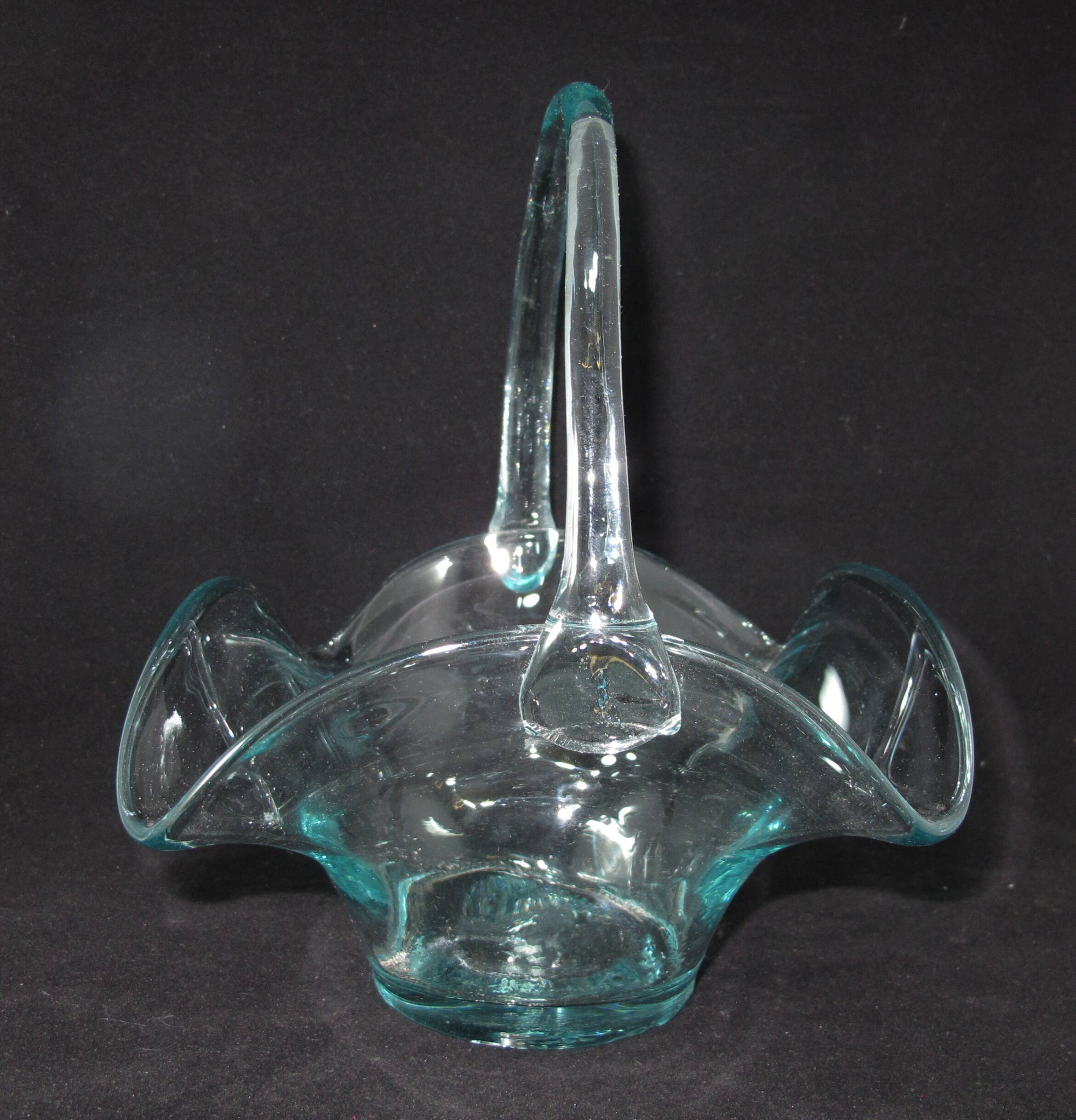 Basket-shaped glass basket