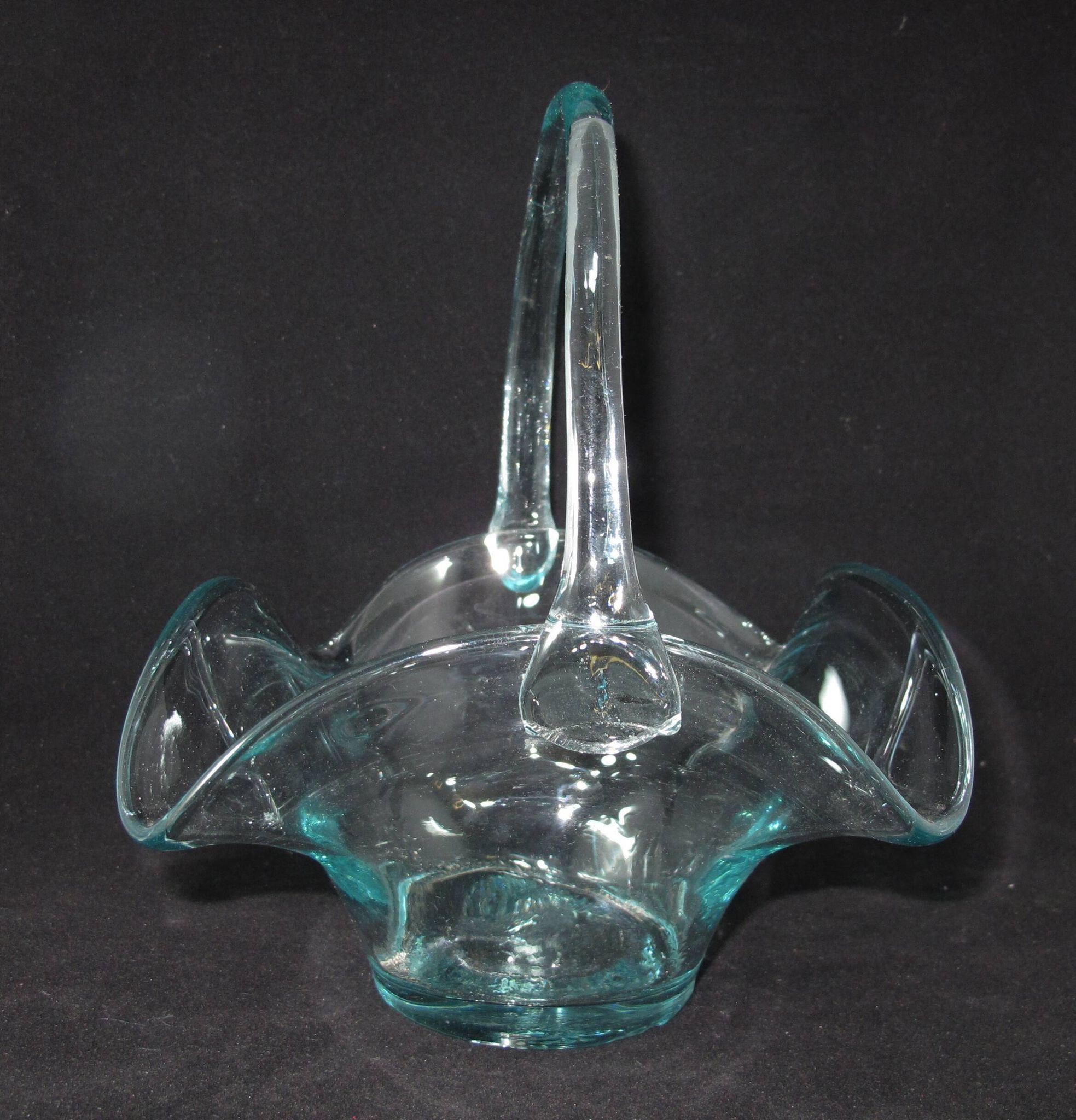 Corbeille en verre forme panier