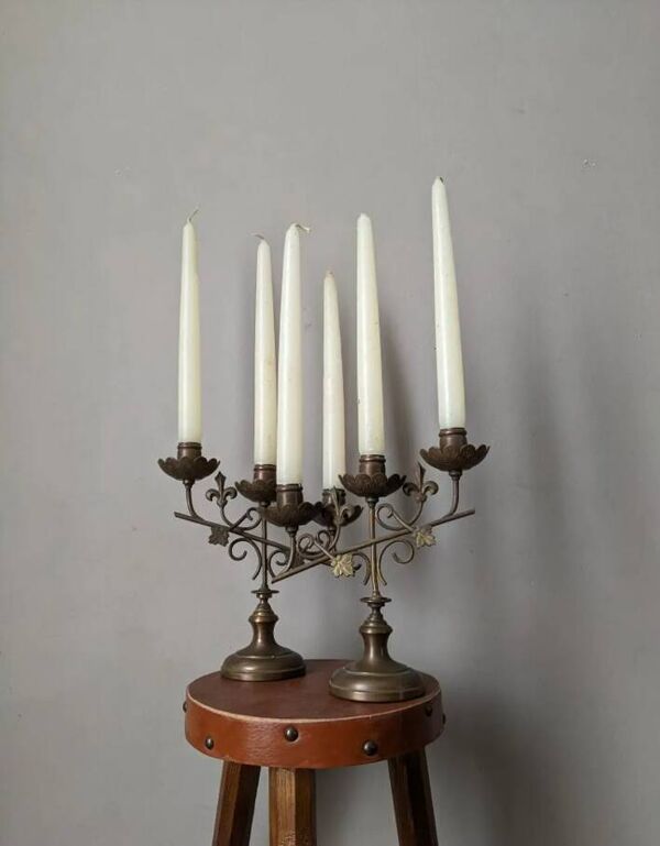 Paire de chandeliers baroques en bronze cuivré