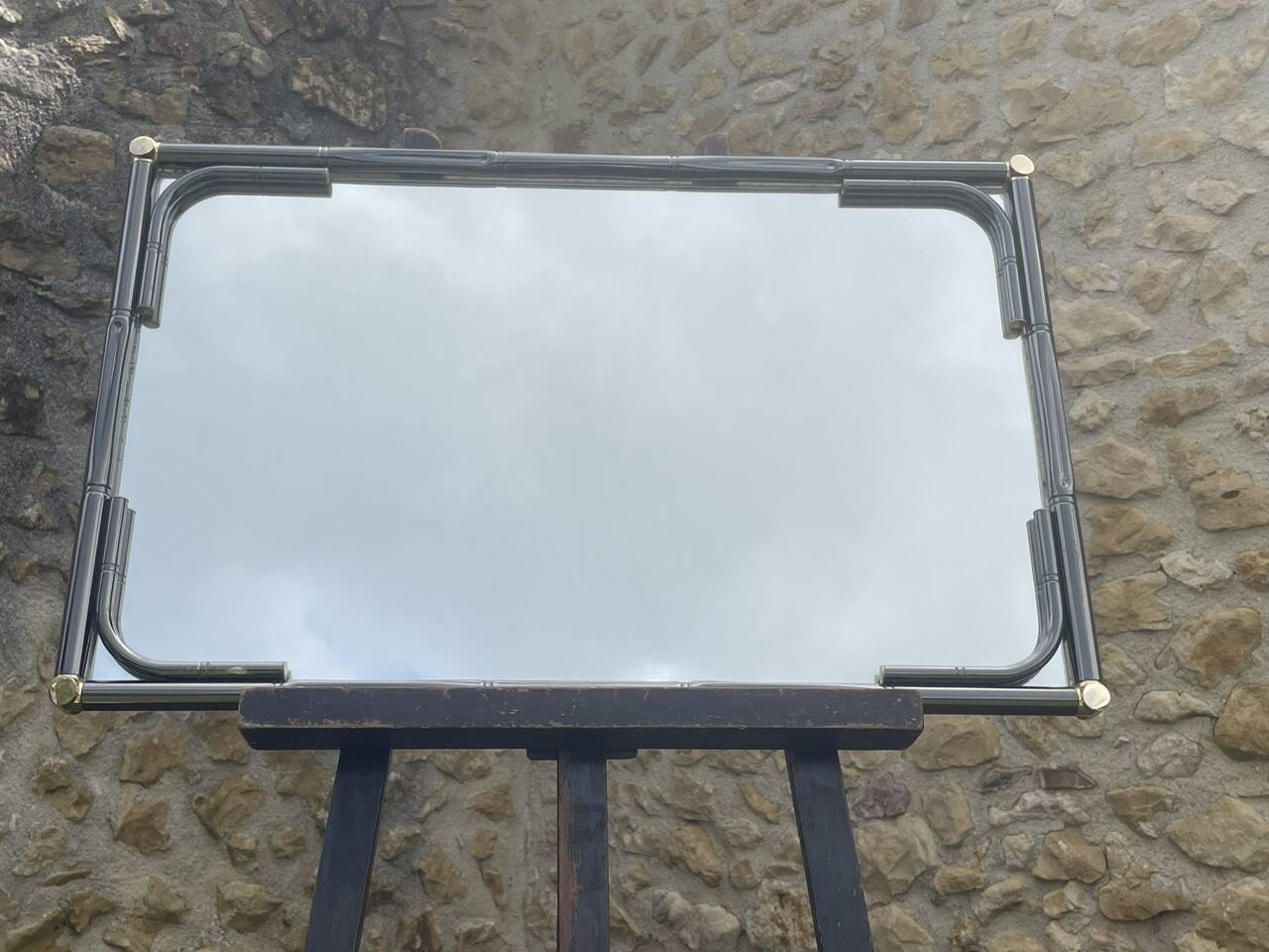 Vintage rectangular wall mirror in tubular metal and brass, 1970s/1980s.