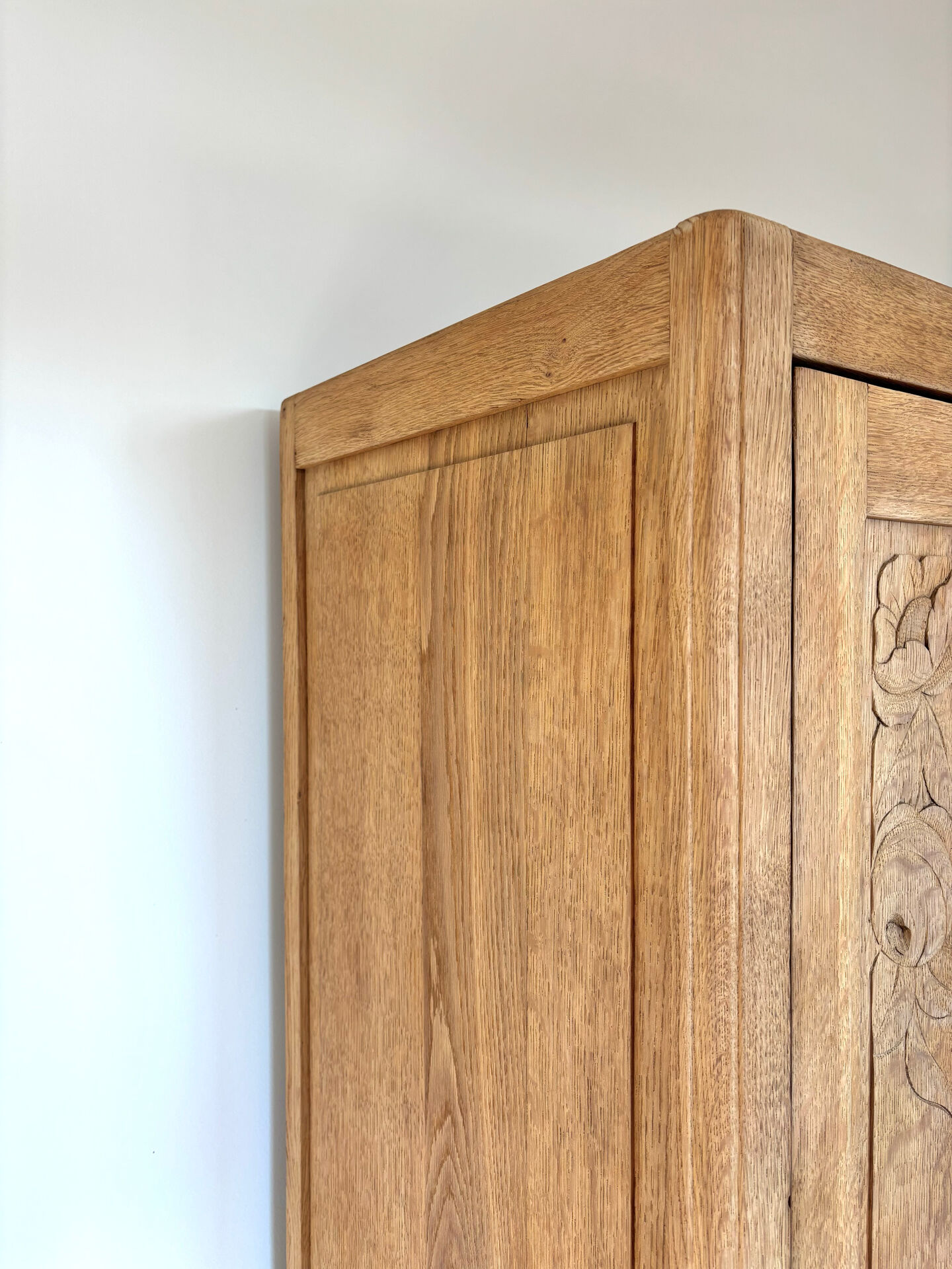 Art Deco oak wood bonnetière wardrobe, renovated.