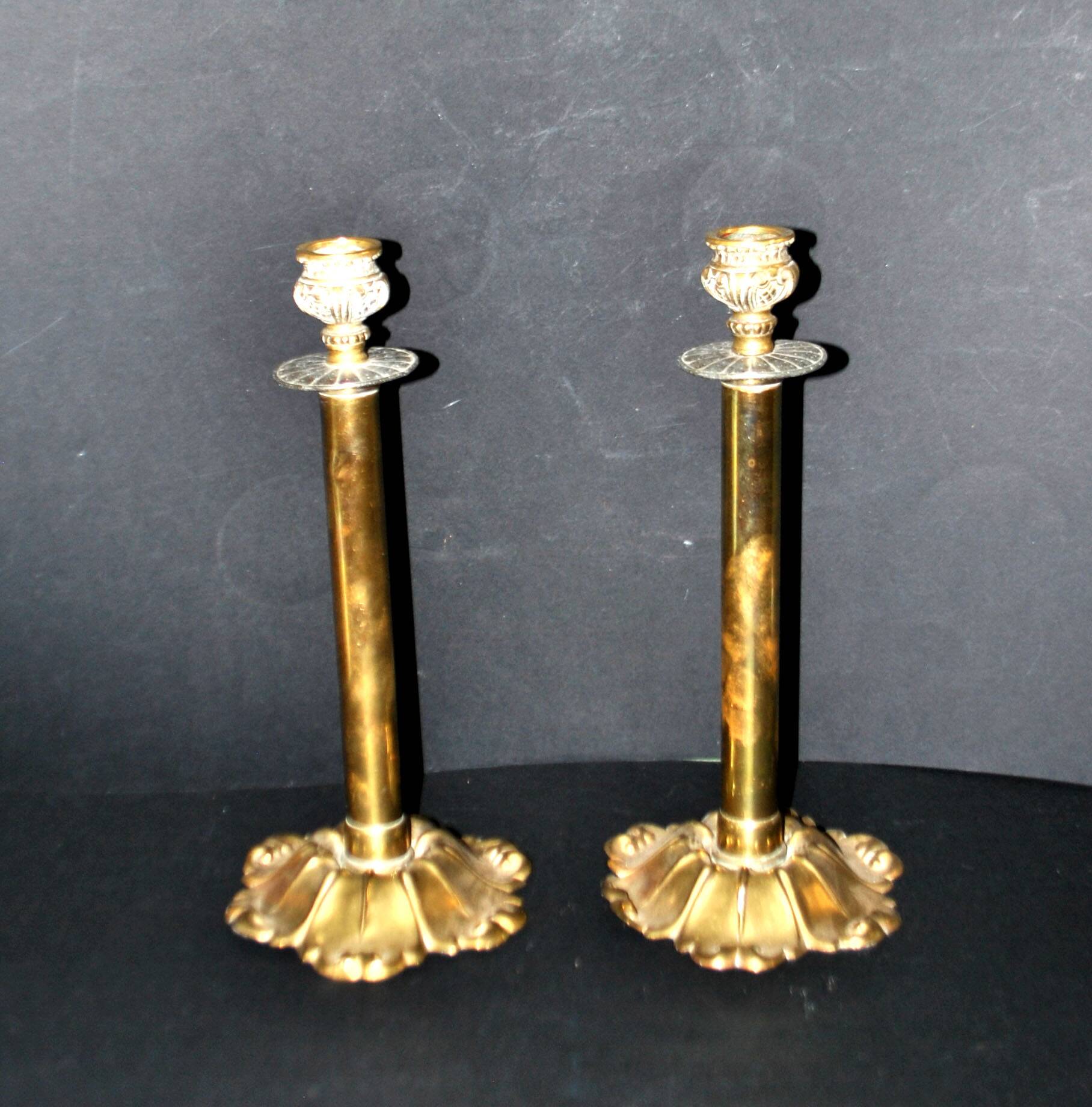 Lot of 2 antique brass and gilded bronze candle holders with acanthus decoration.