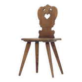 Chaise de montagne rustique primitive de ferme