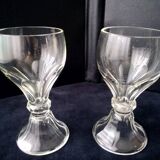 2 Verres anciens forme gondole , côtes plates , jambe creuse