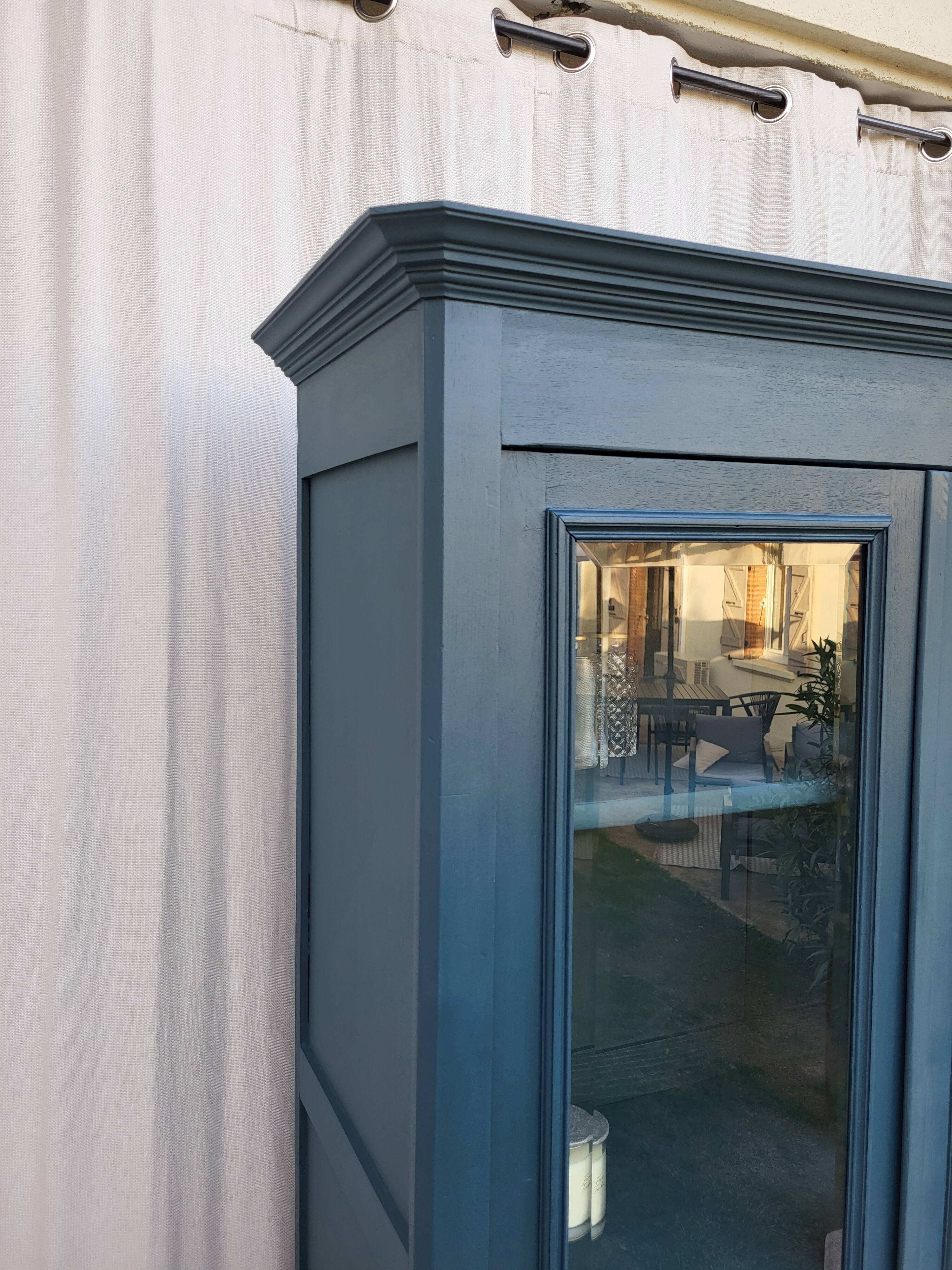 Bookcase with 2 glass doors