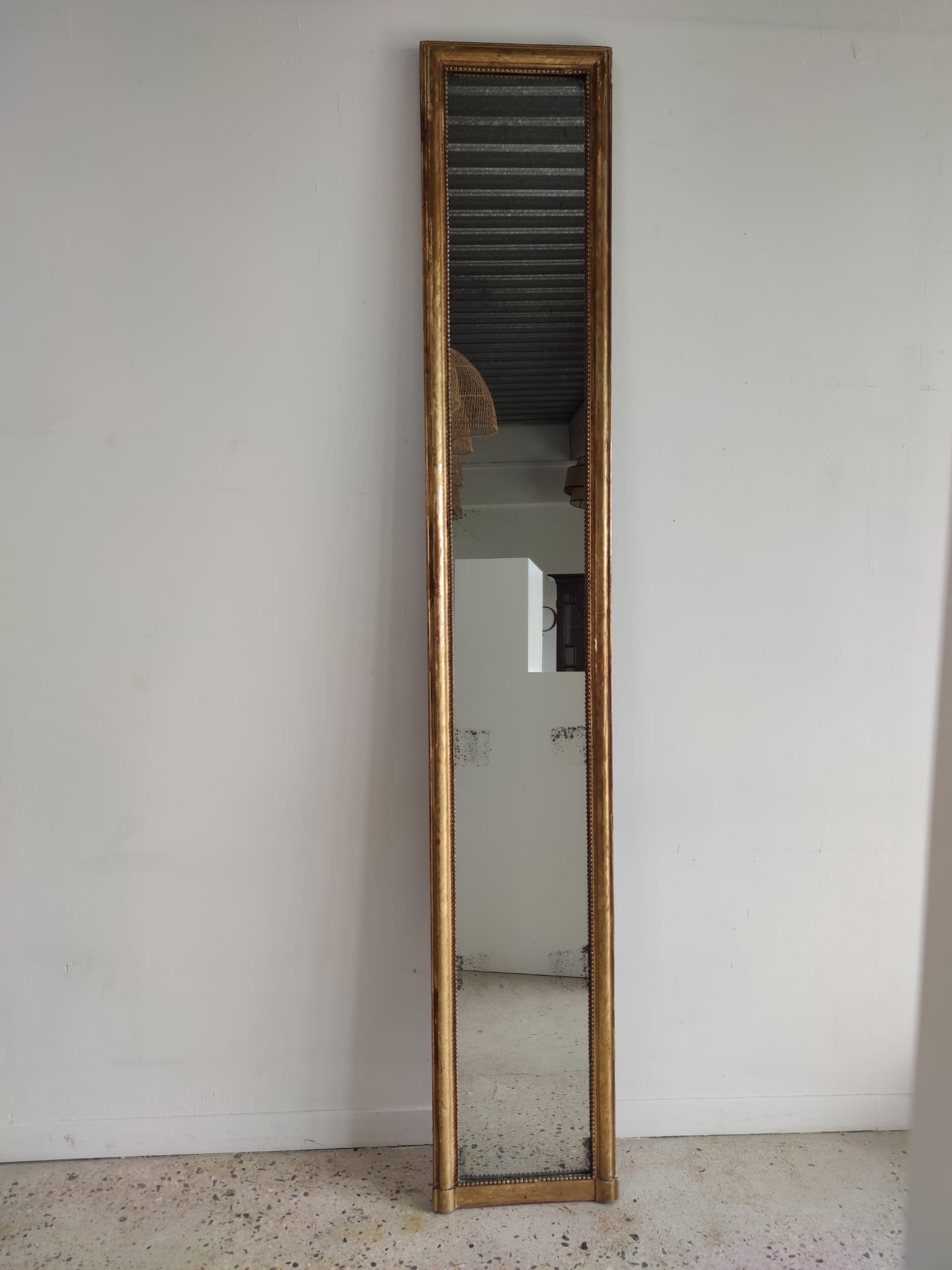Long wooden mirror and gilded stucco with pearl rays H: 2m45 L: 40cm