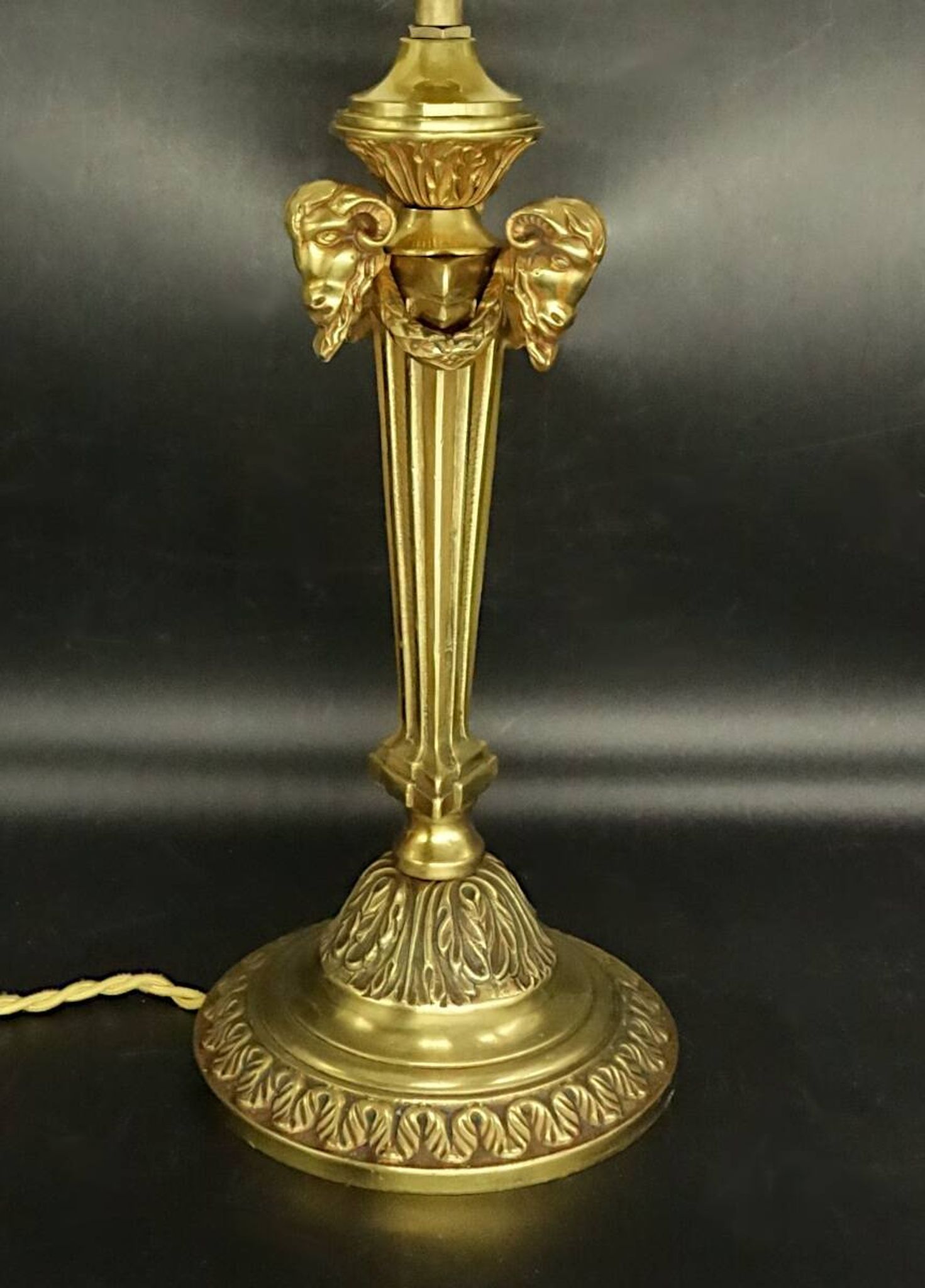 Large lamp with ram's heads in Louis XVI style - gilded bronze