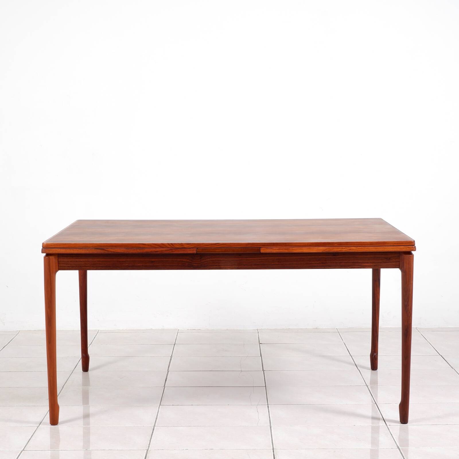 Grande table à manger extensible en palissandre brésilien par H. Sigh & Son