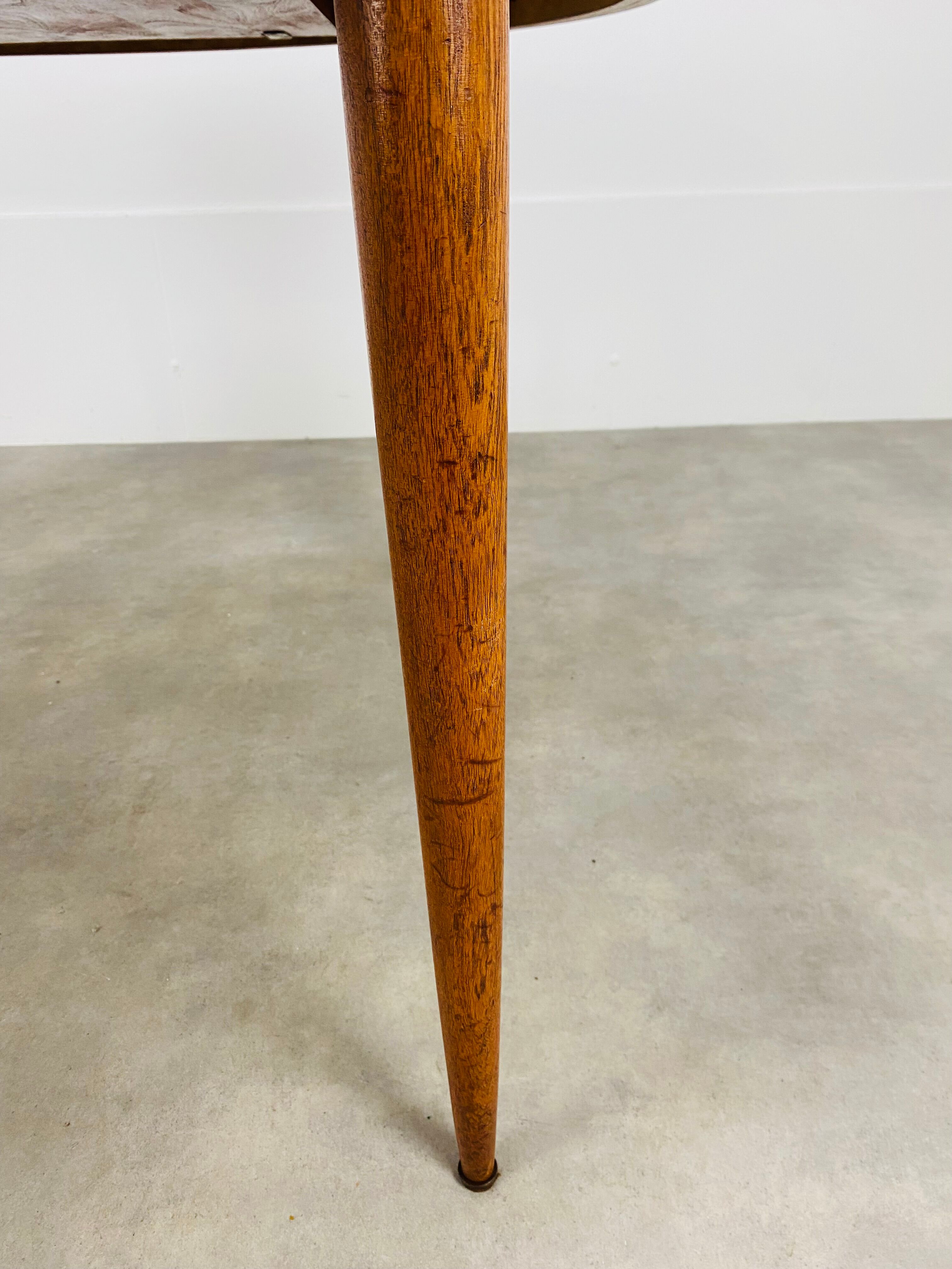 Scandinavian extendable teak table round shape 60s