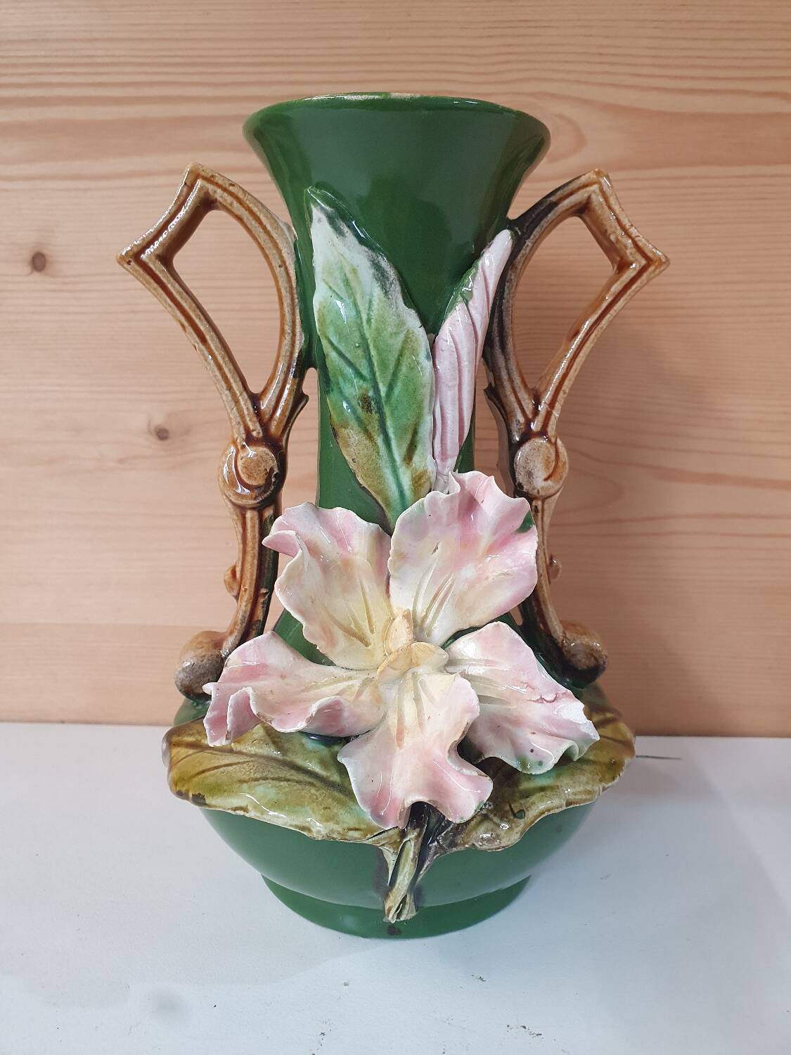 Slip vase