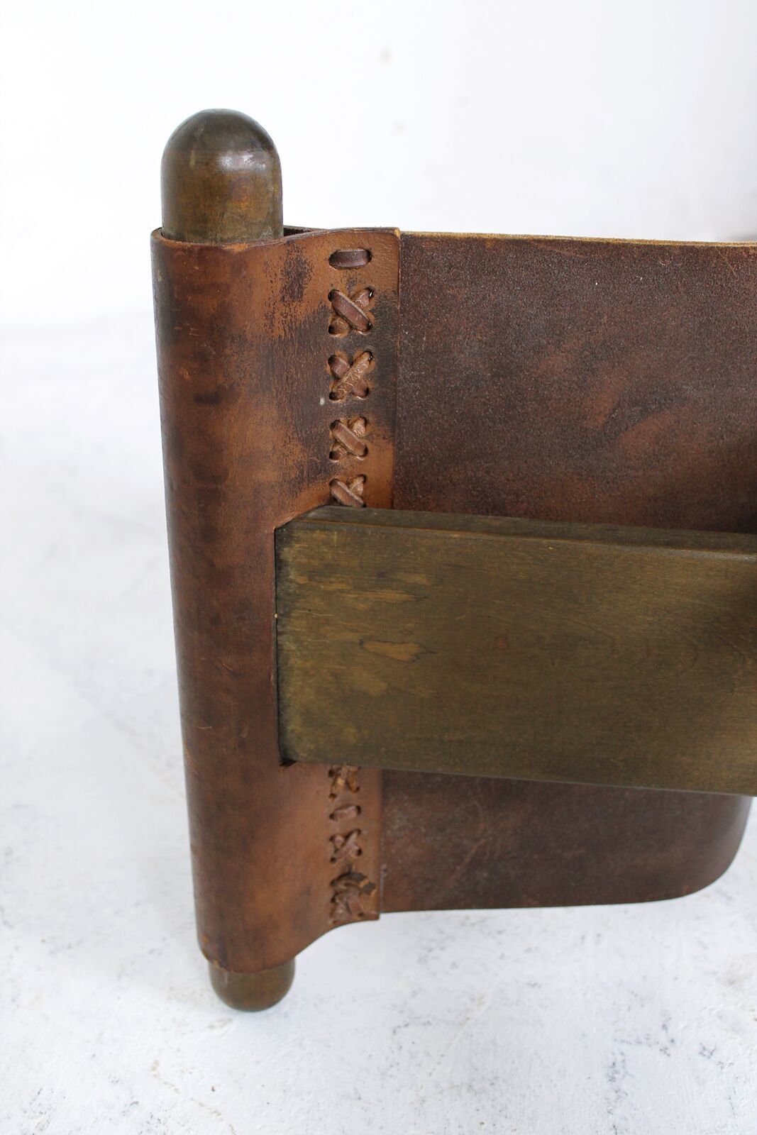 Vintage x-base oak and saddle leather folding safari stool Hungary, 1970