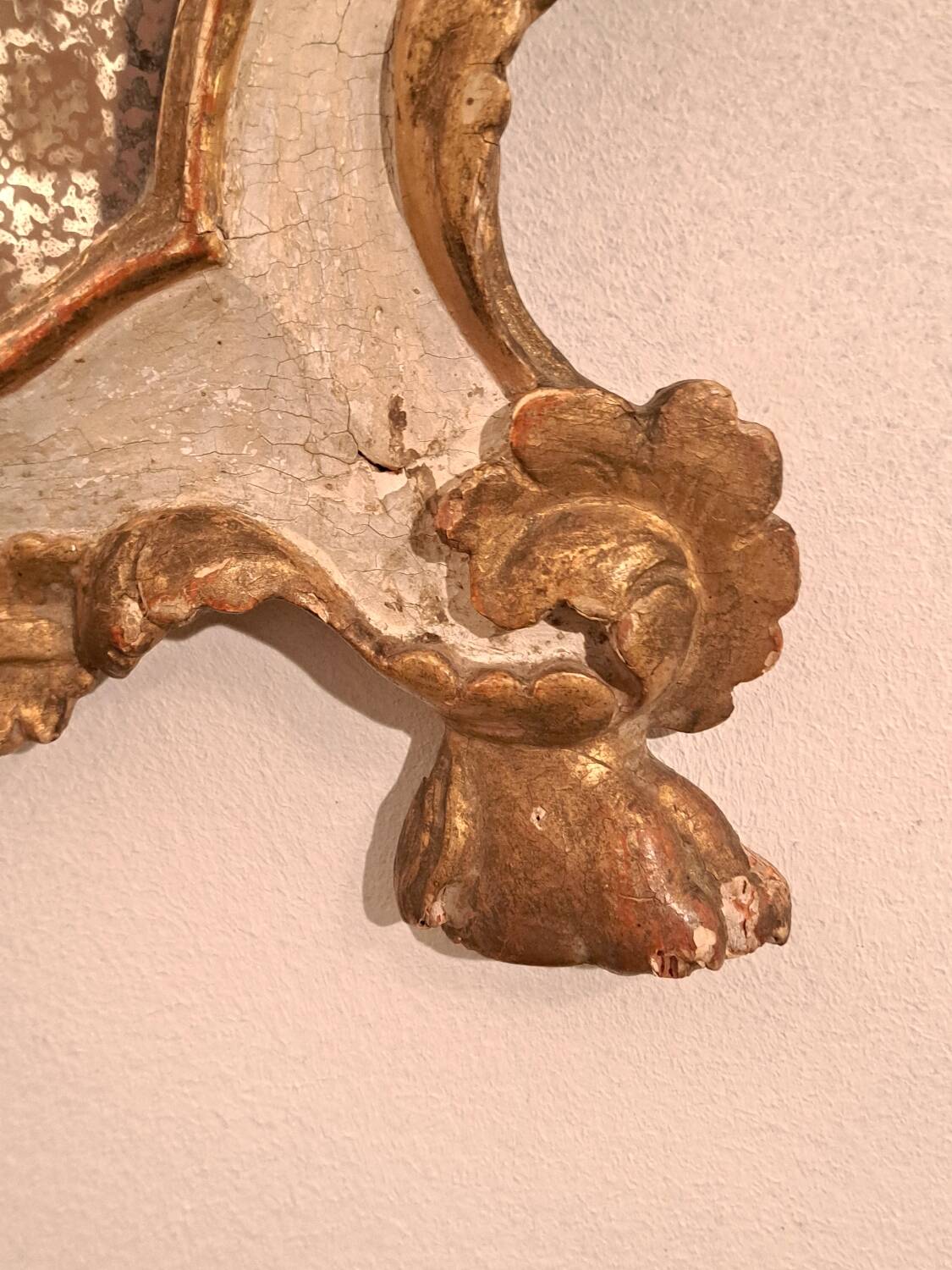 18th century Italian mirror in gilded and painted wood