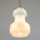 Lampe à suspension italienne en opaline et laiton du milieu du siècle