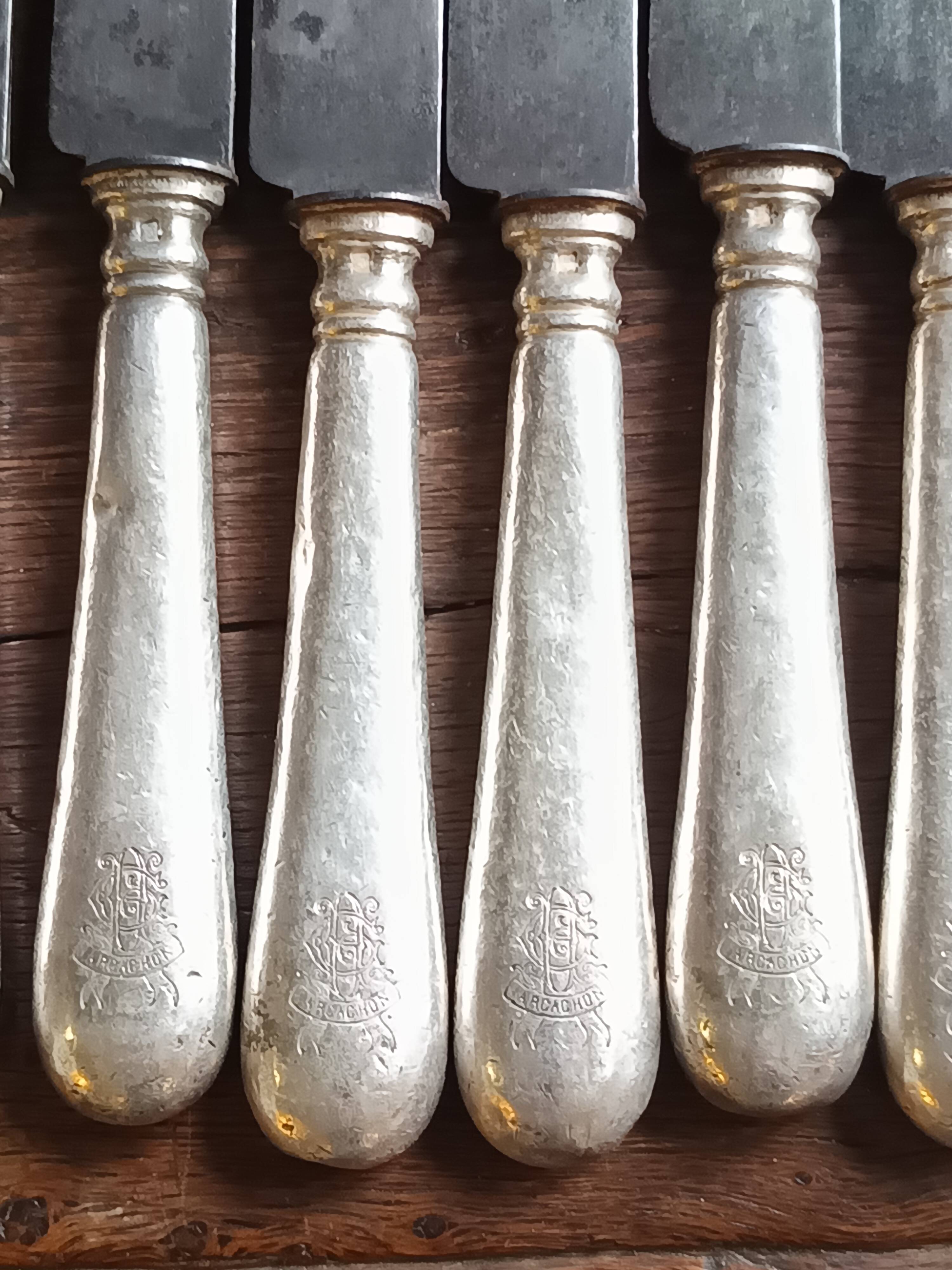 12 large silver-plated metal knives by Christofle 1860 monogrammed Palace Arcachon