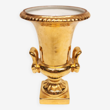 Medici-shaped vase in gilded Paris porcelain.