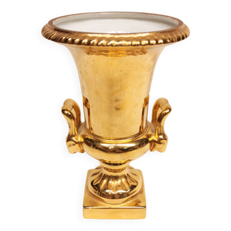 Medici-shaped vase in gilded Paris porcelain.