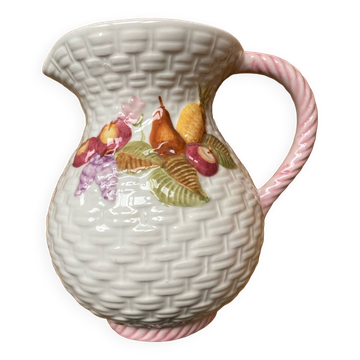 Pichet en barbotine motifs fruits et osier