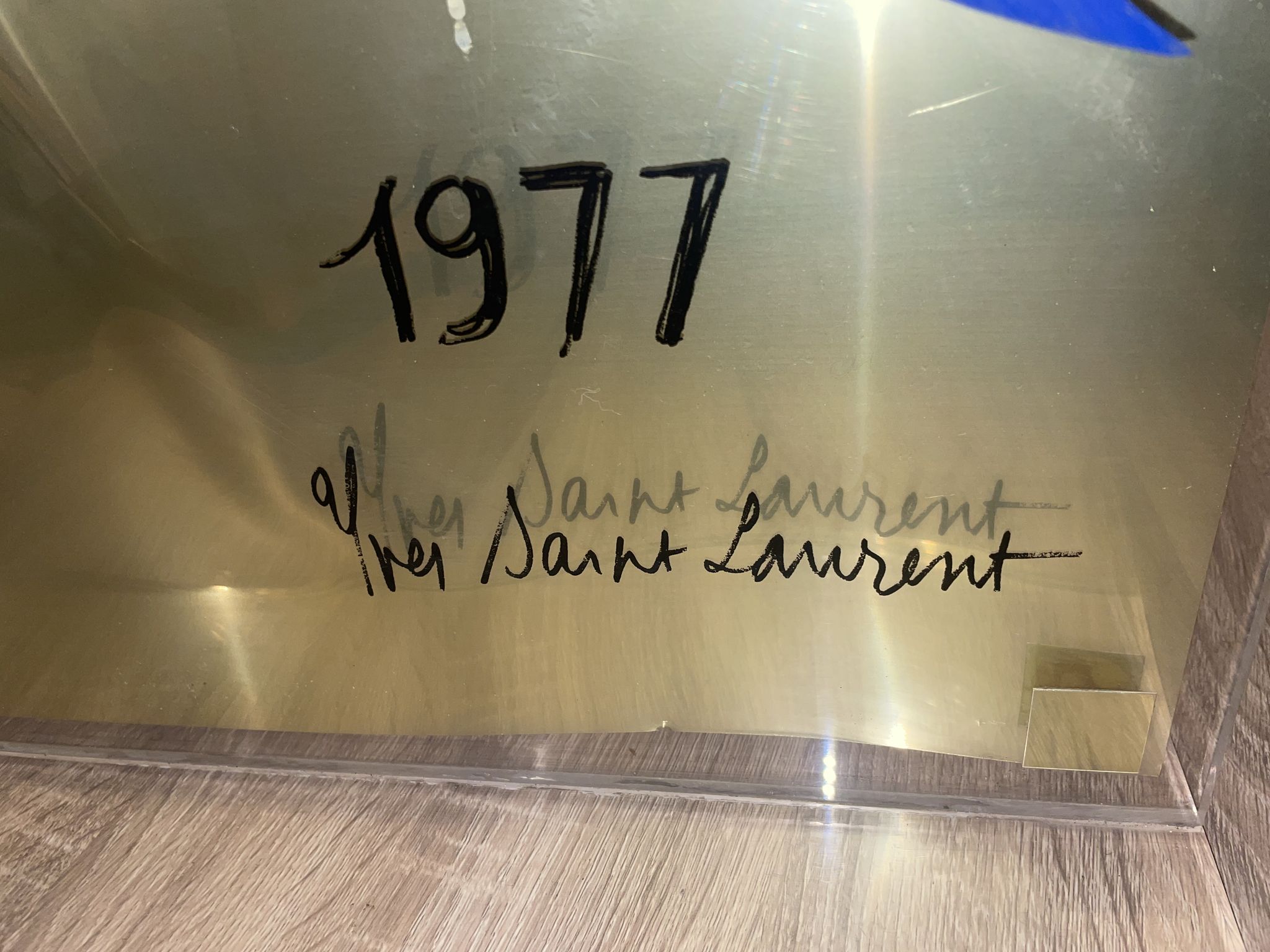 Présentoir Yves Saint Laurent 70s
