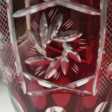 Large vase in hand-cut Bohemian crystal. Deep ruby red. Roemer style. Dim 29 x 14.5 cm