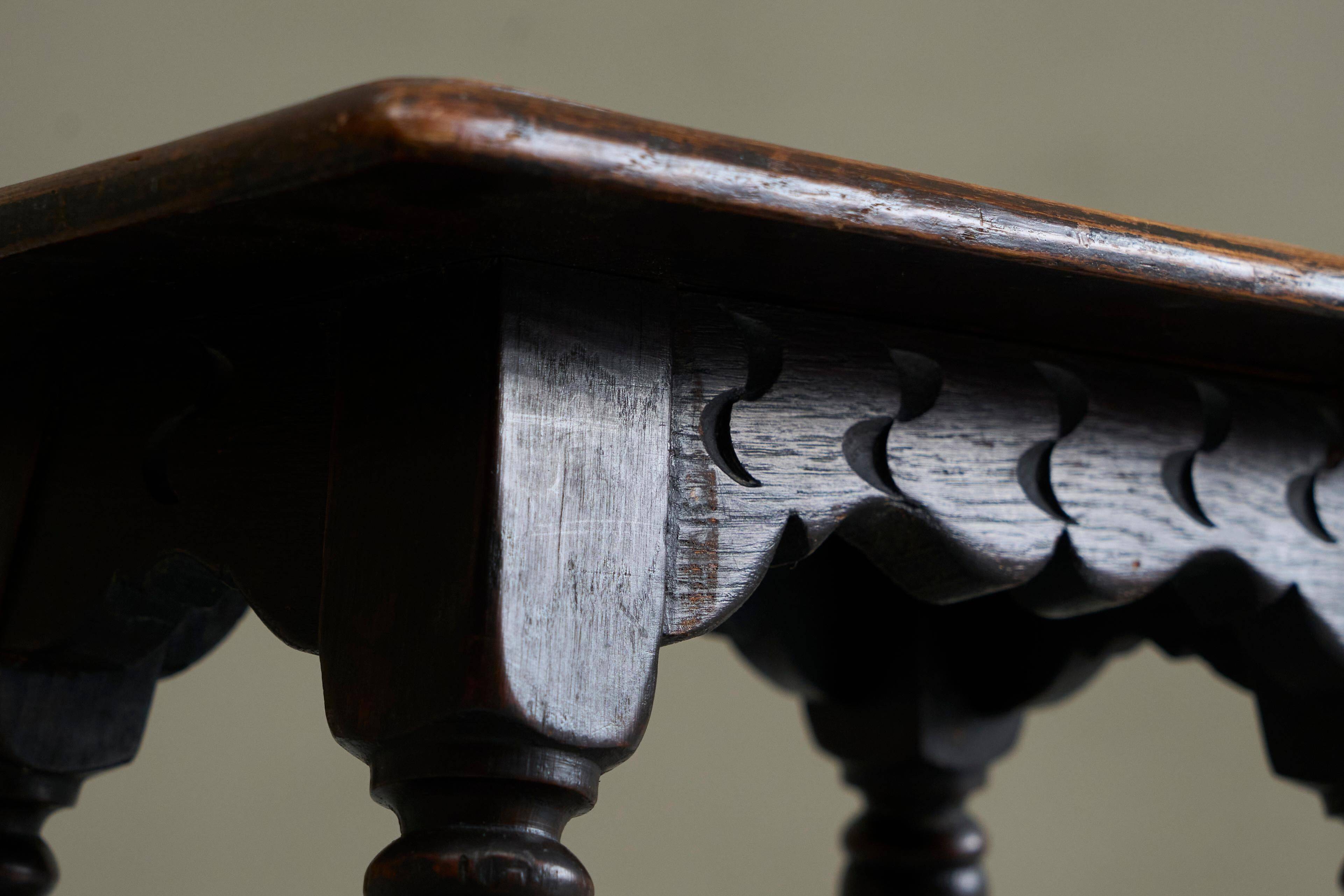 Rustic stool or side table in turned and carved solid oak, 19th century.