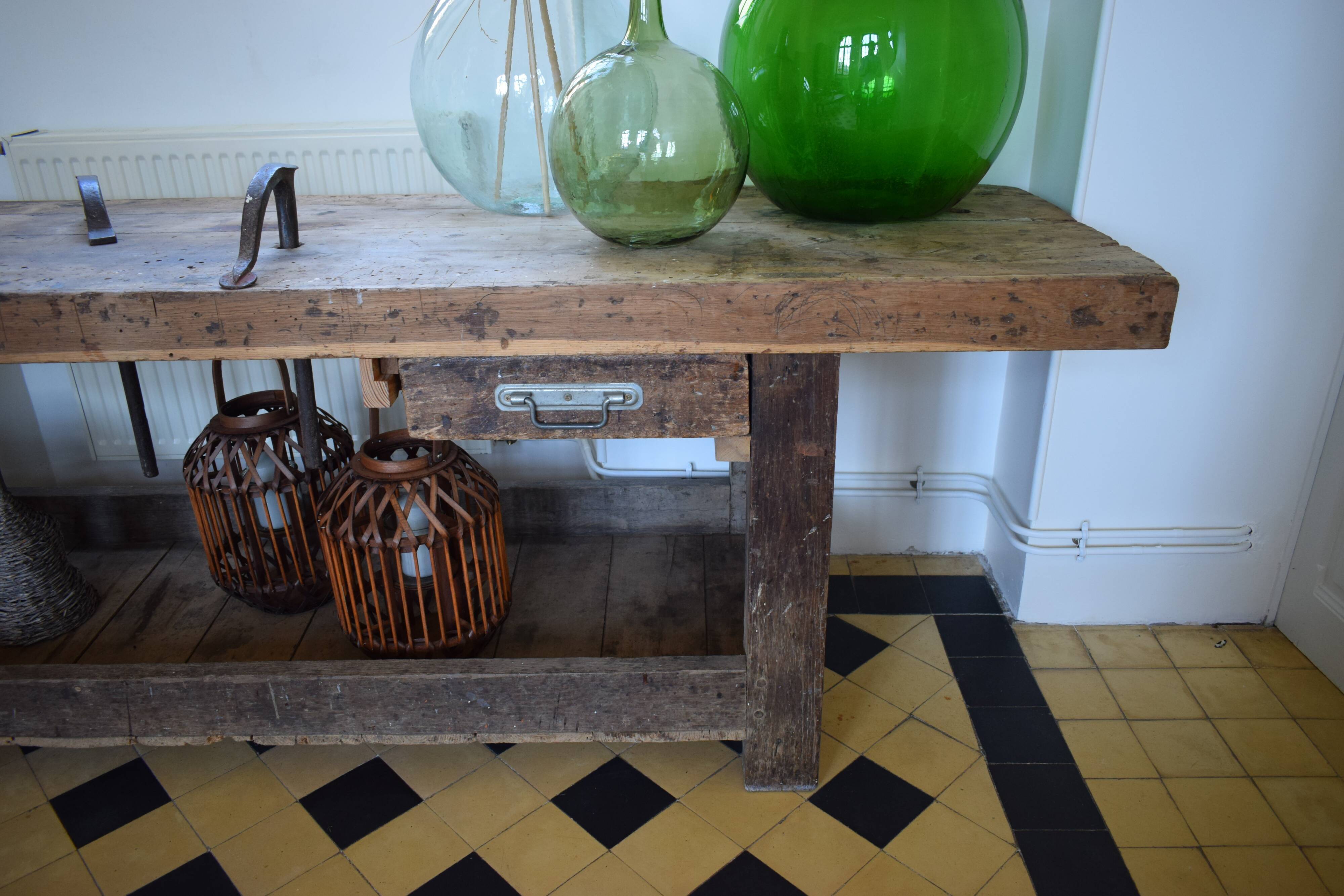 Carpenter's establishment 3 meters