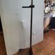 Toise de mesure ancienne en bois sur socle