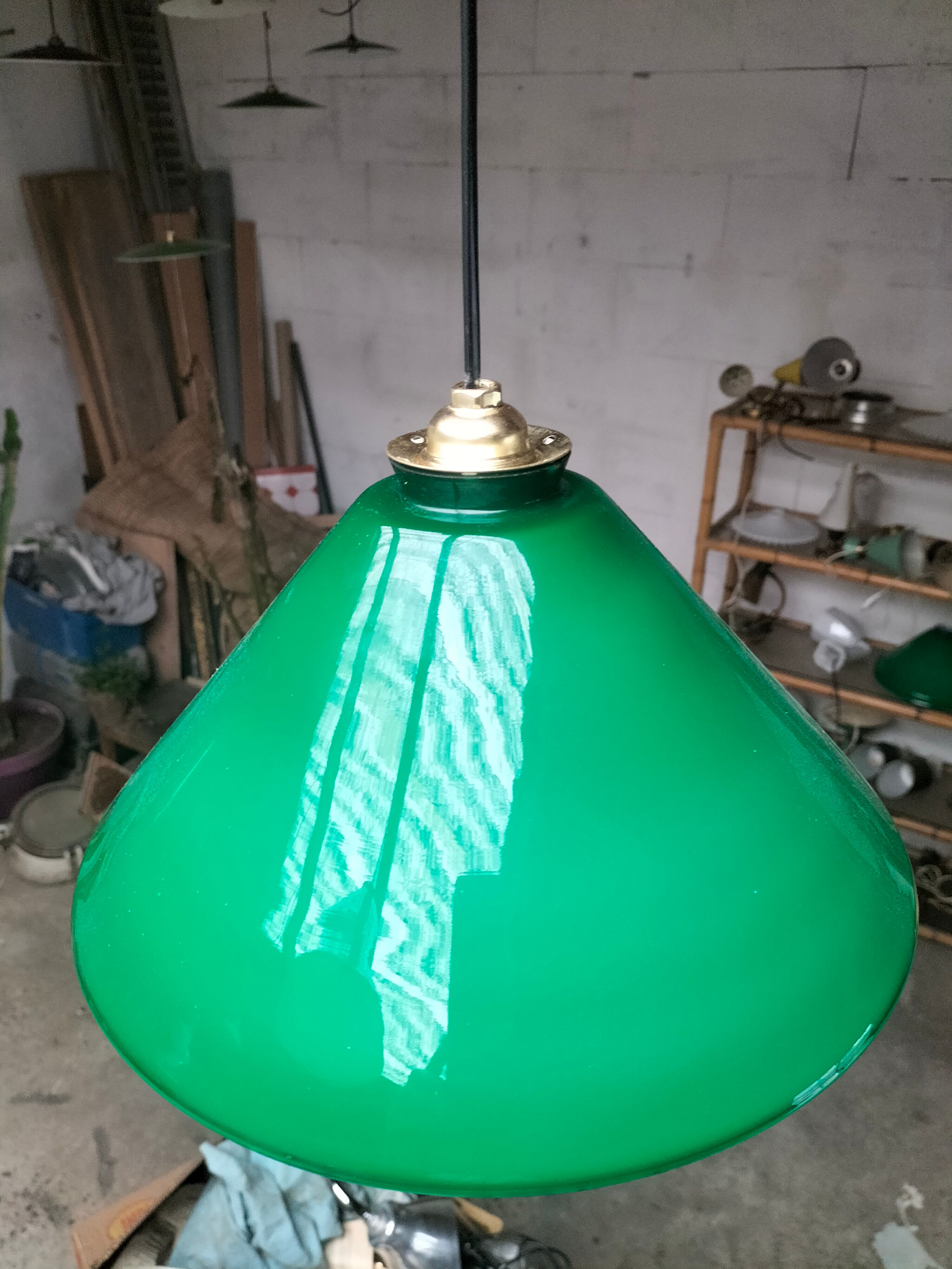 Suspension cône opaline verte