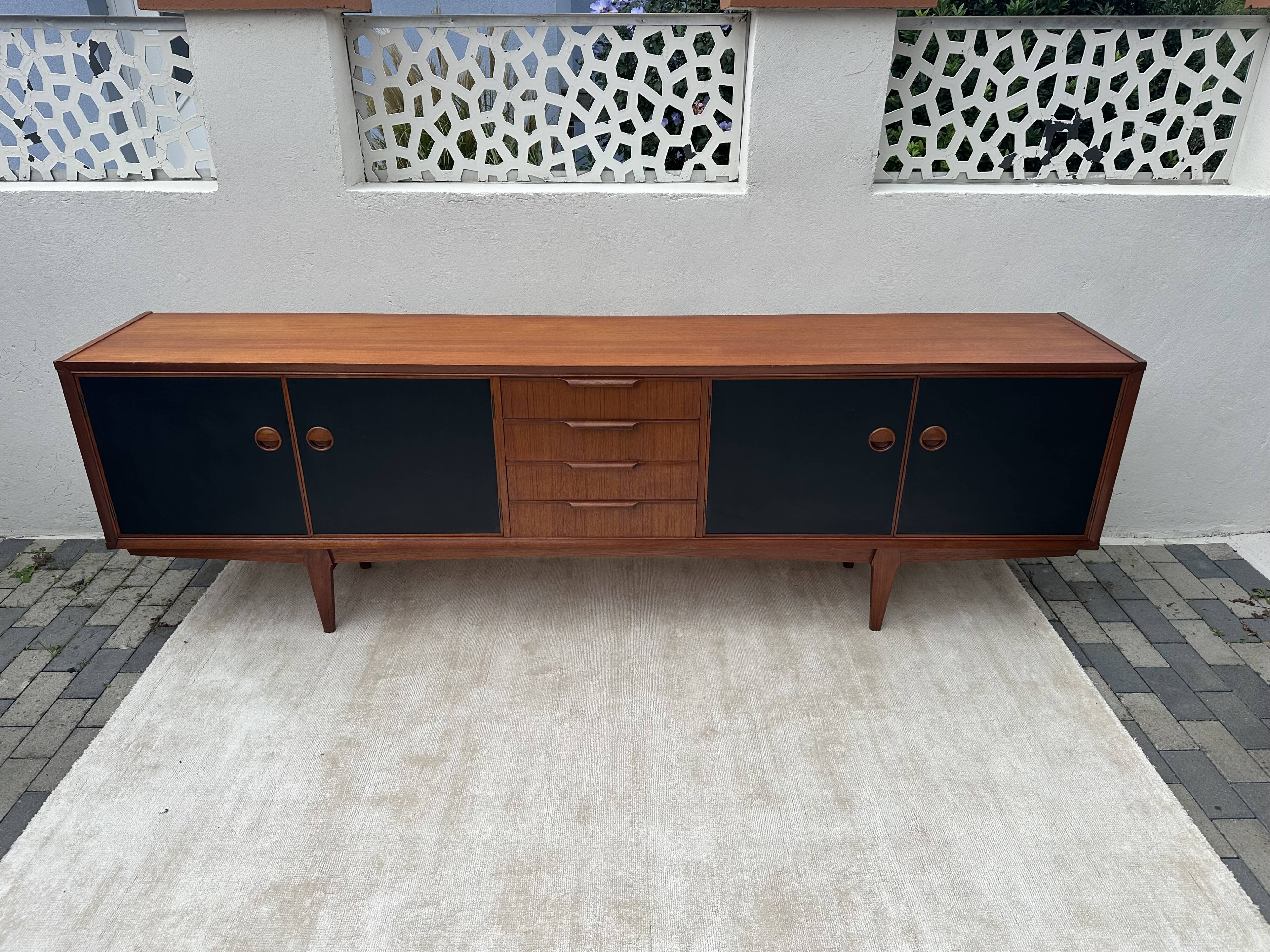 Grande enfilade Rudolf Bernd Glatzel pour Fristho