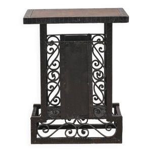 Piédestal en fer battu